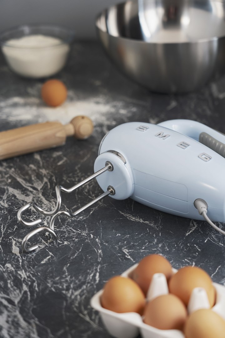 Ručni mikser SMEG HMF01PBEU 50's Style (pastelno plava boja)-3