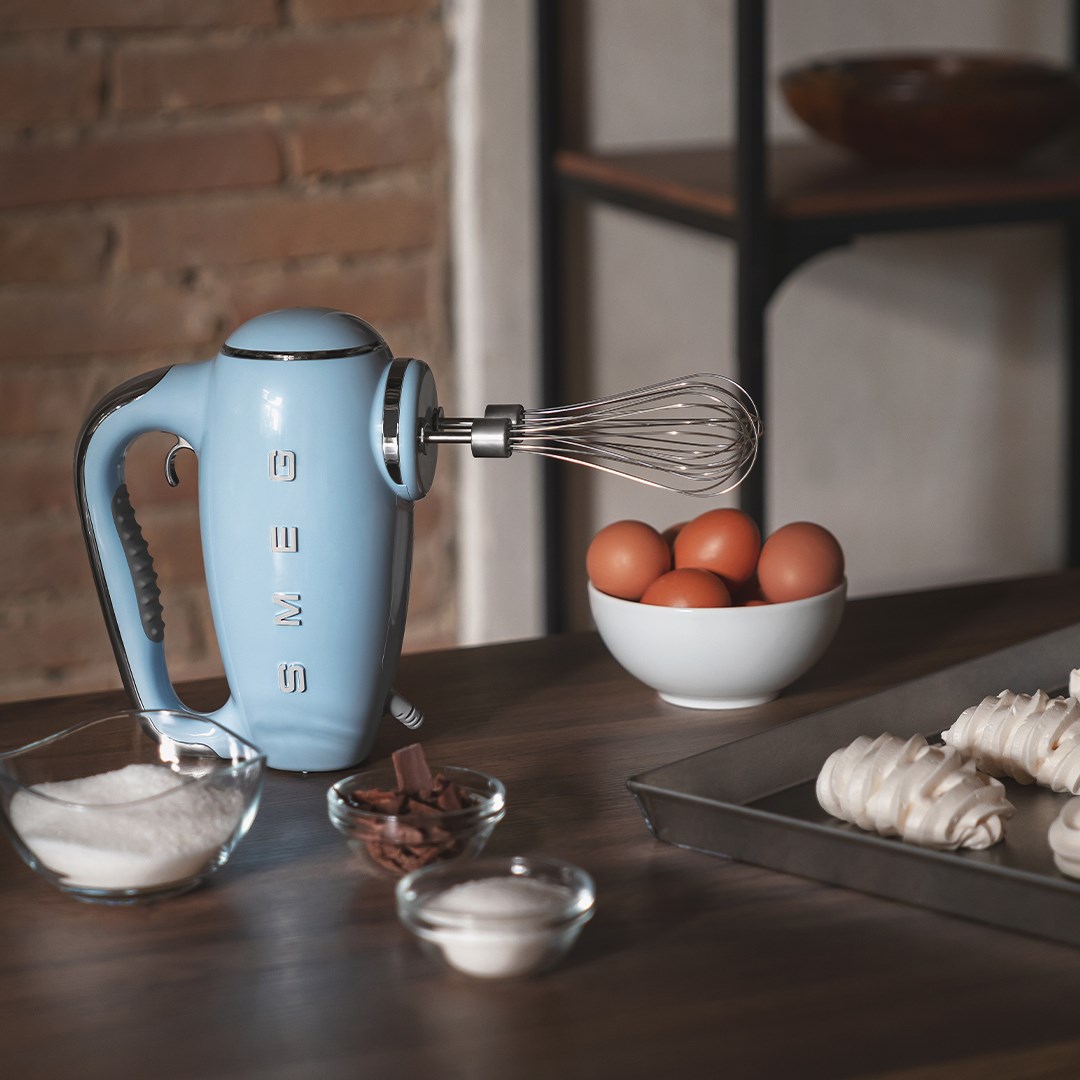 Ručni mikser SMEG HMF01PBEU 50's Style (pastelno plava boja)-1