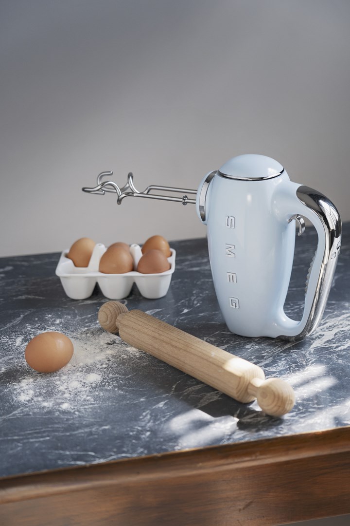 Ručni mikser SMEG HMF01PBEU 50's Style (pastelno plava boja)