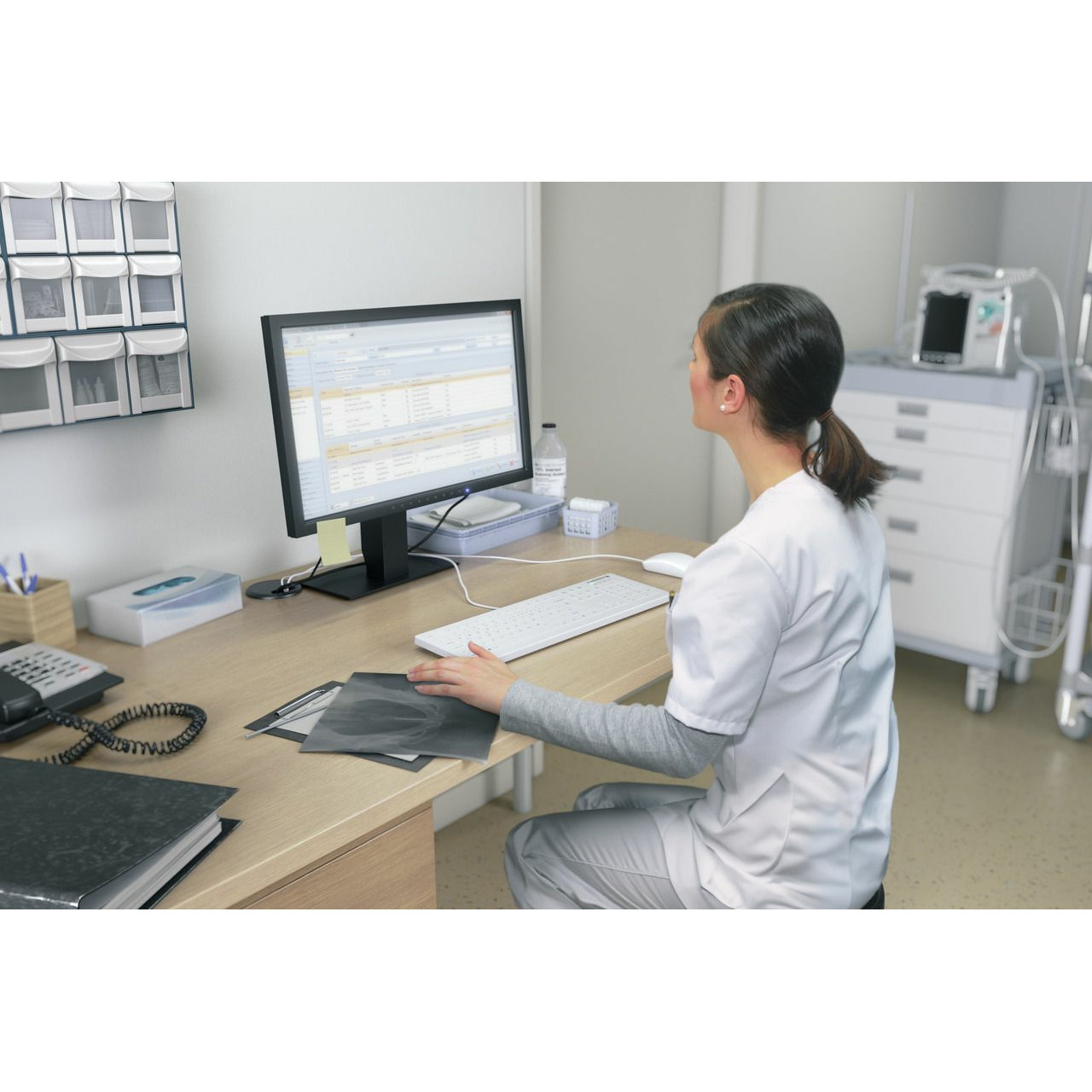 Tipkovnica CHERRY AK-C8112 Medical [DE] bijela kabelska – internacionalna non HR tipkovnica-8