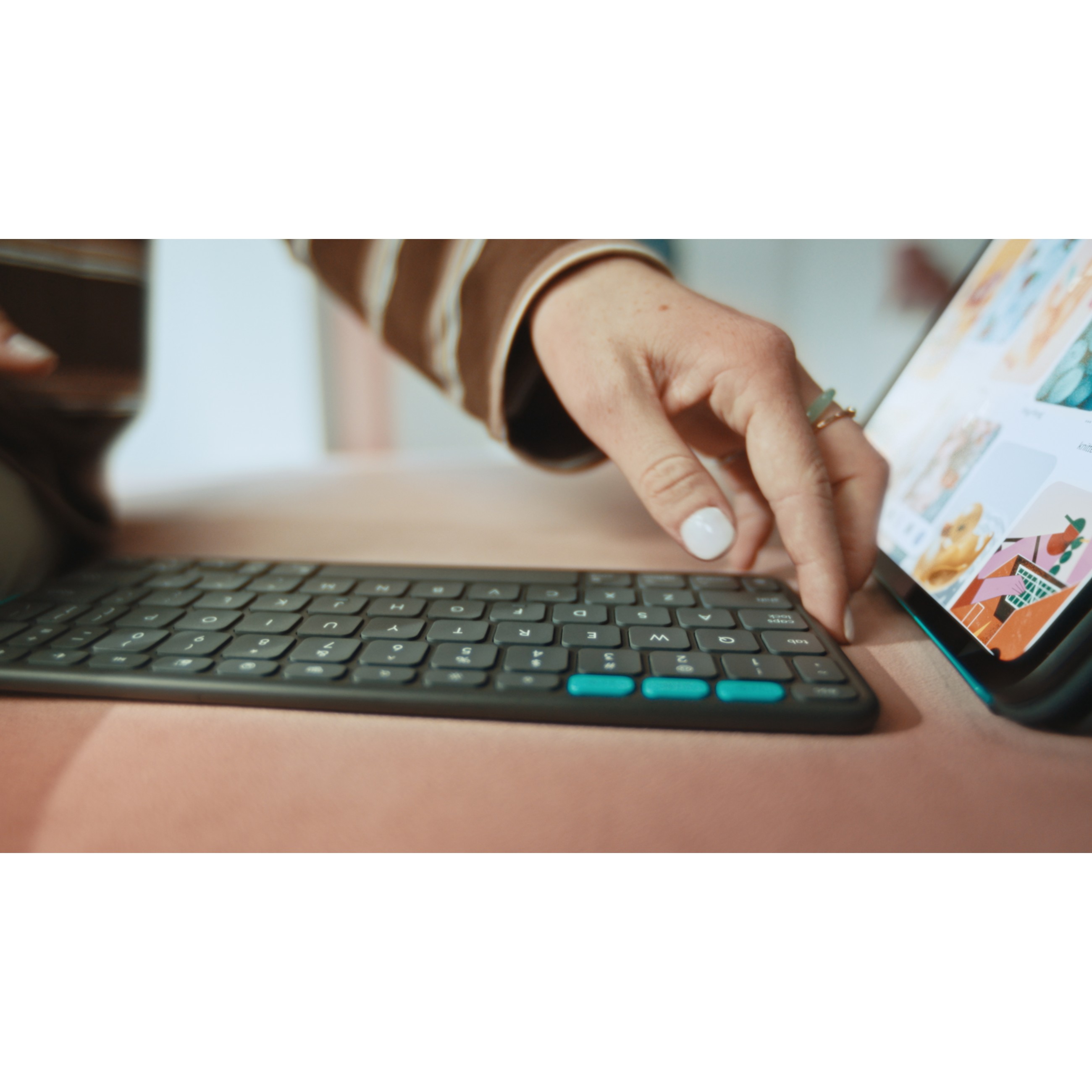 Futrola LOGITECH FLIP FOLIO - GRAPHITE - DEU – internacionalna non HR tipkovnica-0