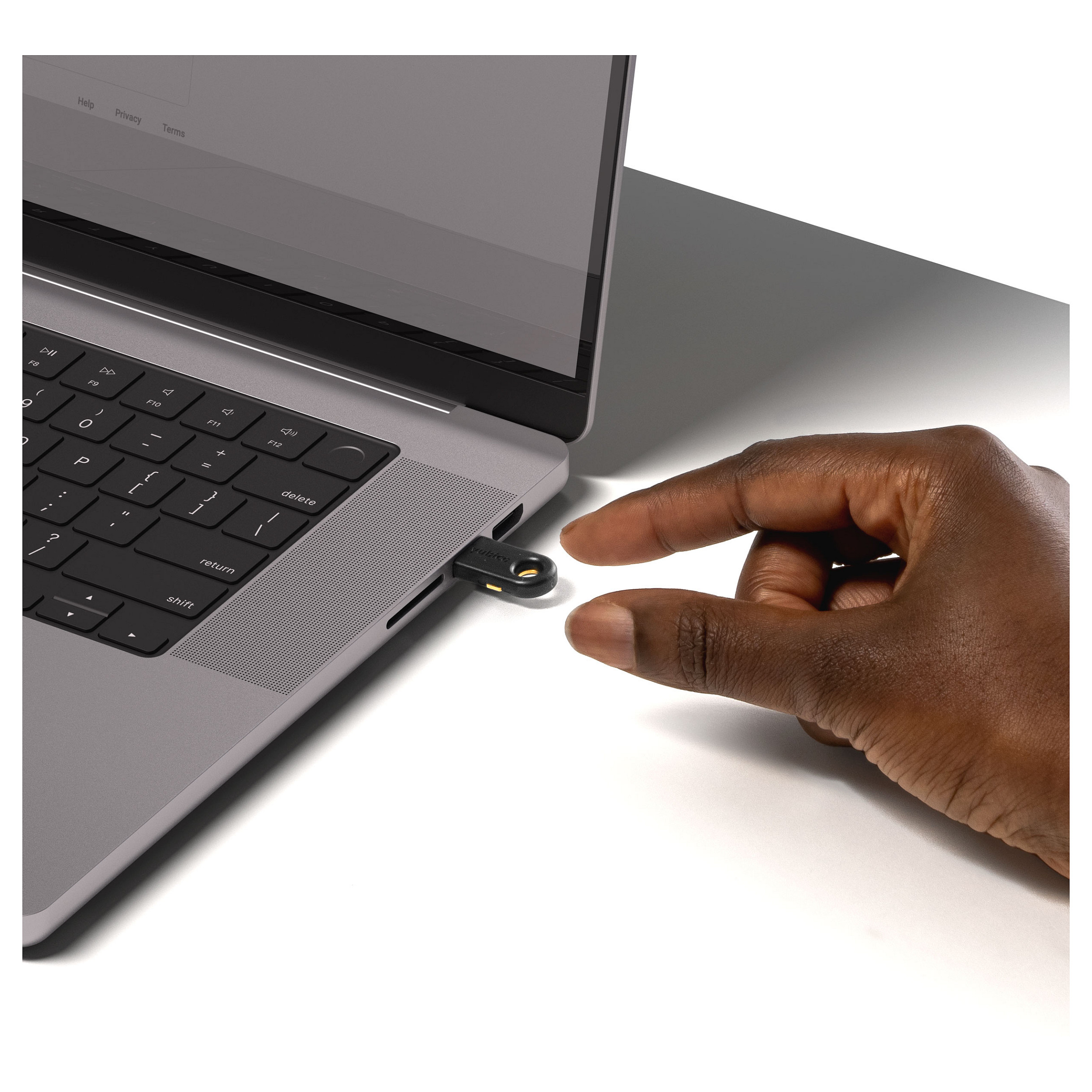 USB sigurnosni ključ YUBICO YubiKey 5C FIPS-4
