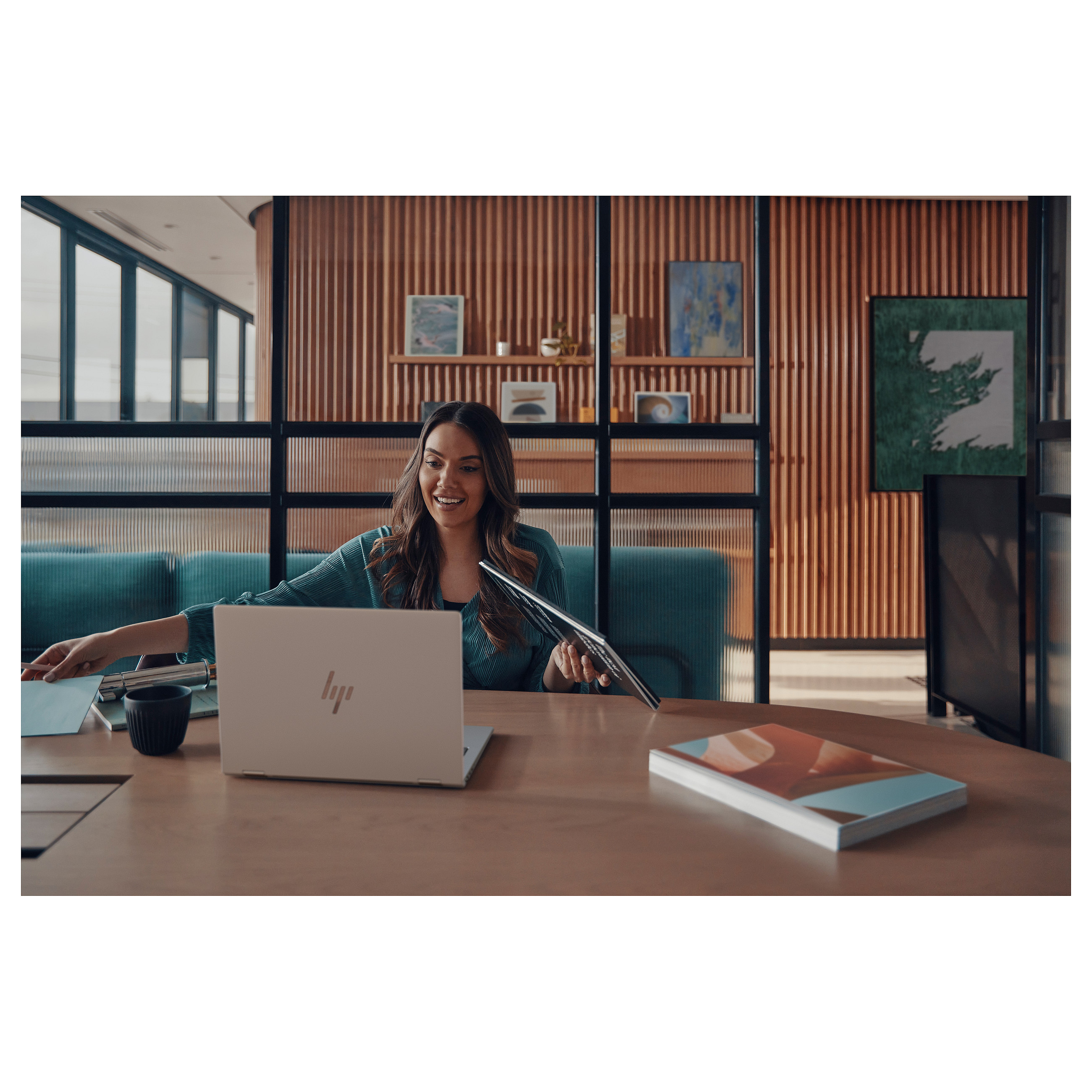 Laptop HP EliteBook 1040 G11 (14" WUXGA, Intel Core Ultra 7 155H, 16GB RAM, 512GB SSD, LTE, Windows 11 Pro) – internacionalna non HR tipkovnica-14