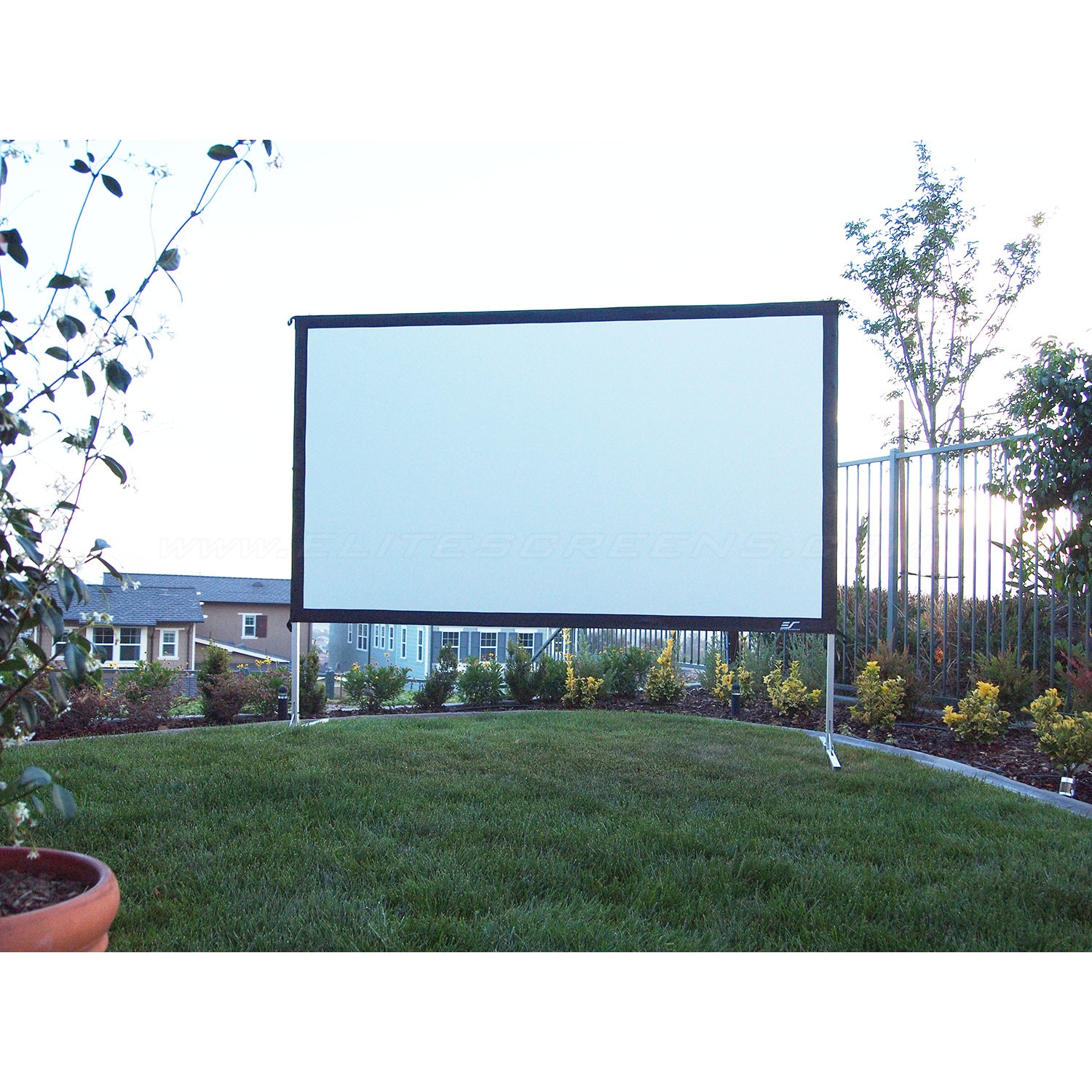Projektor ELITE SCREENS Yard Master2 (169, 399*224cm)-2