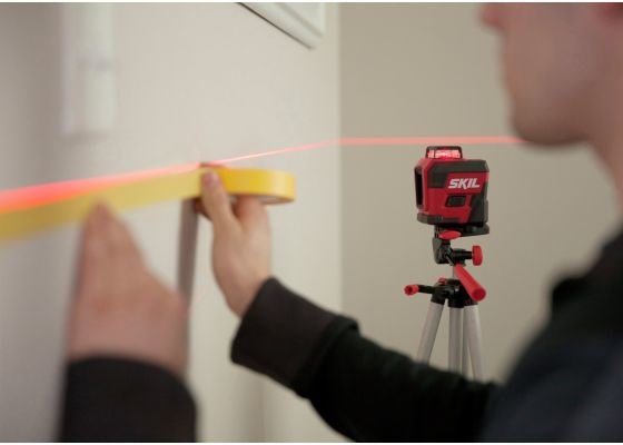 Križni laserski nivelir SKIL 1960 DA (domet 20 m, točnost ± 0,5 mm/m, samoniveliranje)-1