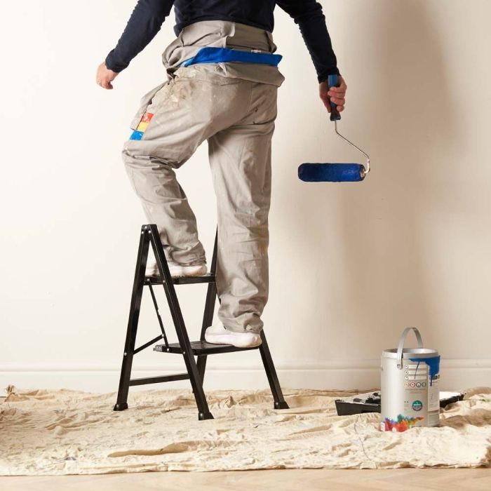 Ladder VONHAUS metal two-step slim (dimenzije 62.7 cm x 41.5 cm x 42.6 cm, materijal čelik, guma, težina 3.96 kg, boja crna, maksimalna nosivost 150 kg)-3