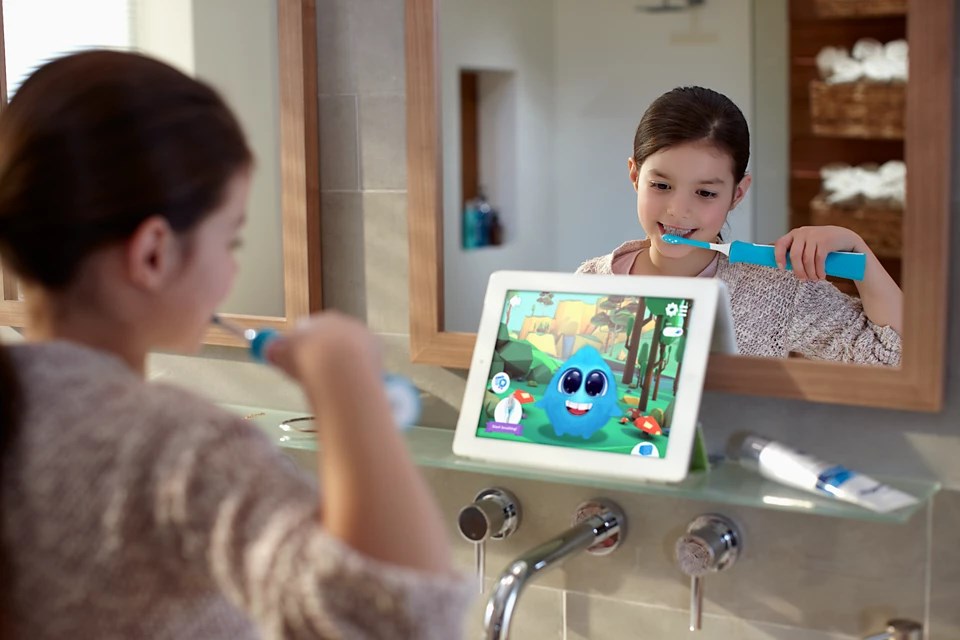 Električna zubna četkica PHILIPS Sonicare For Kids HX6352/11 (Bluetooth, 2 načina rada, 8 naljepnica)-1