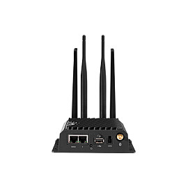 5G Router CRADLEPOINT R920 (Wi-Fi 6, 4x GbE, IP64, 3 god. NetCloud Mobile Essentials)-0