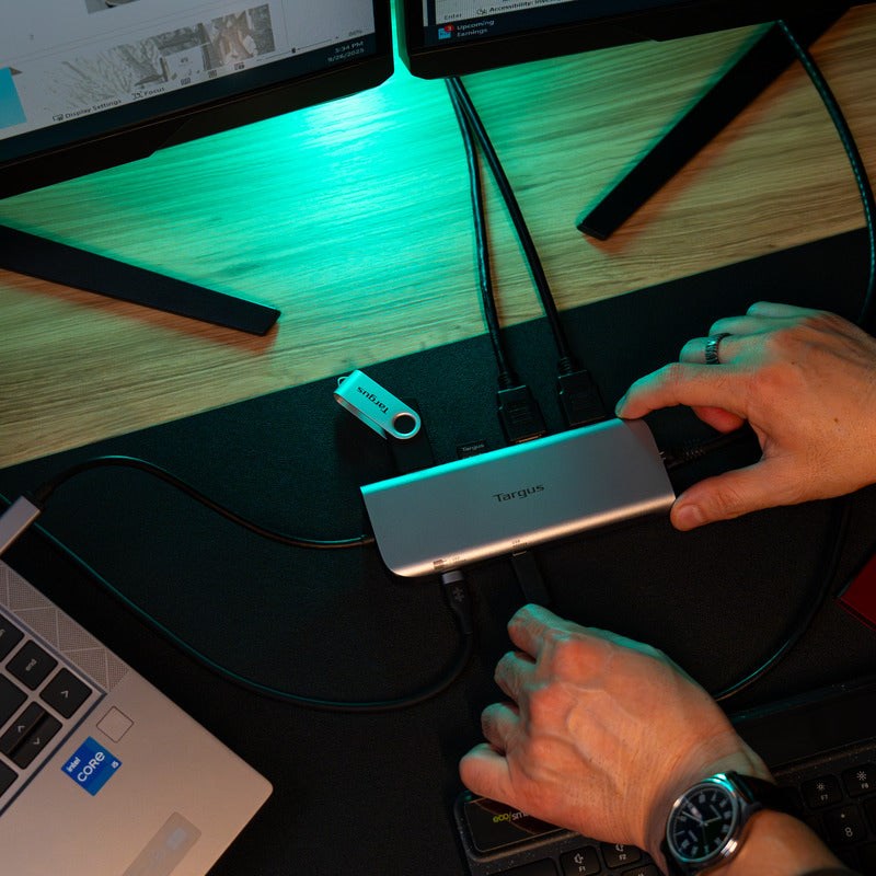 Targus Dual Video Mobile Dock with 140W EPR Pass-Thru-9