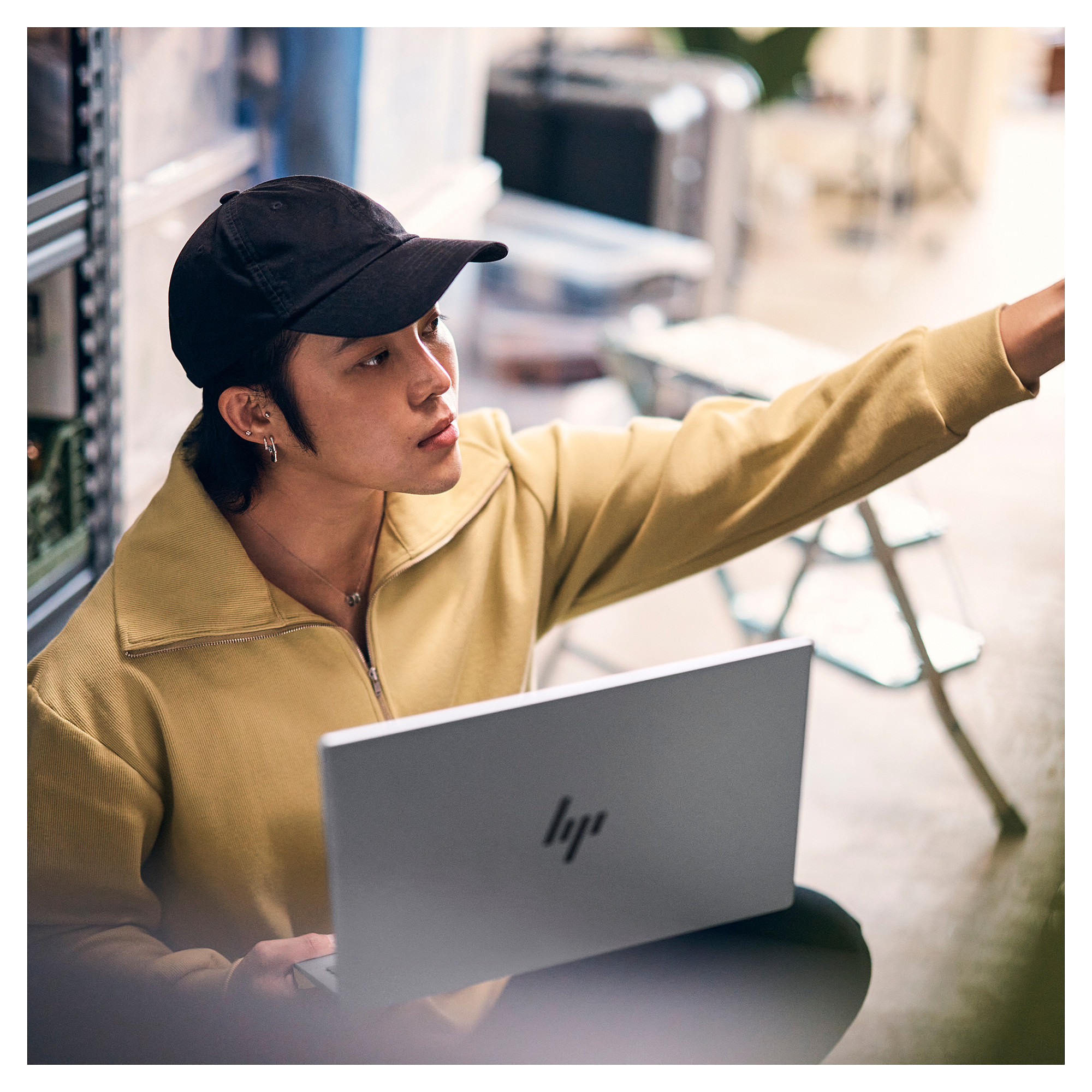 Laptop HP Pavilion Plus 14-ew1172ng (14" OLED 2.8K, Intel Core Ultra 7 155H, 32GB RAM, 512GB SSD, Intel Arc Graphics, Windows 11 Home, Non-HR tipkovnica, Natural Silver)-5