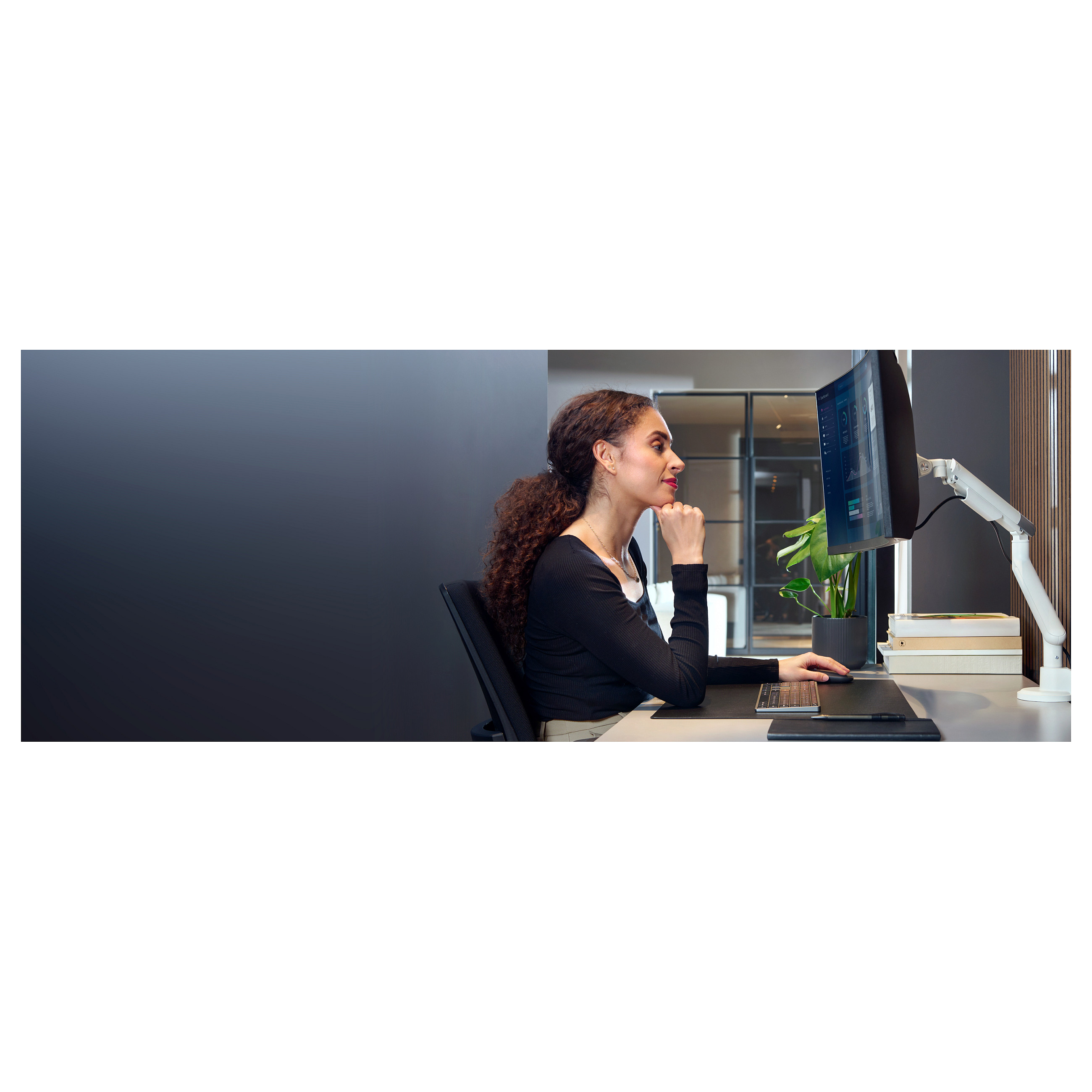 Nosač za monitor ONE FOR ALL DM7120 Design Line Single White-1