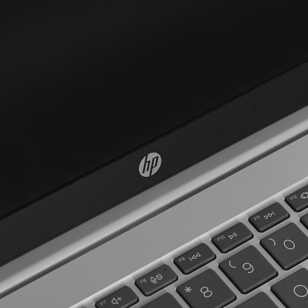 Laptop HP OmniBook 3 15-FN0105D (15.6" Touch IPS, Full HD, AMD Ryzen AI 5 330, 16GB, 512GB SSD, Windows 11, HR tipkovnica, Glacier Silver)-7