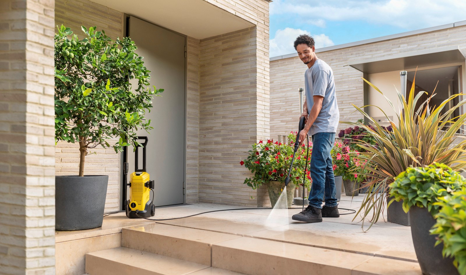 Kärcher K 3 Home pressure washer 380 l/h 1600 W (1.676-354.0) Black, Yellow-1
