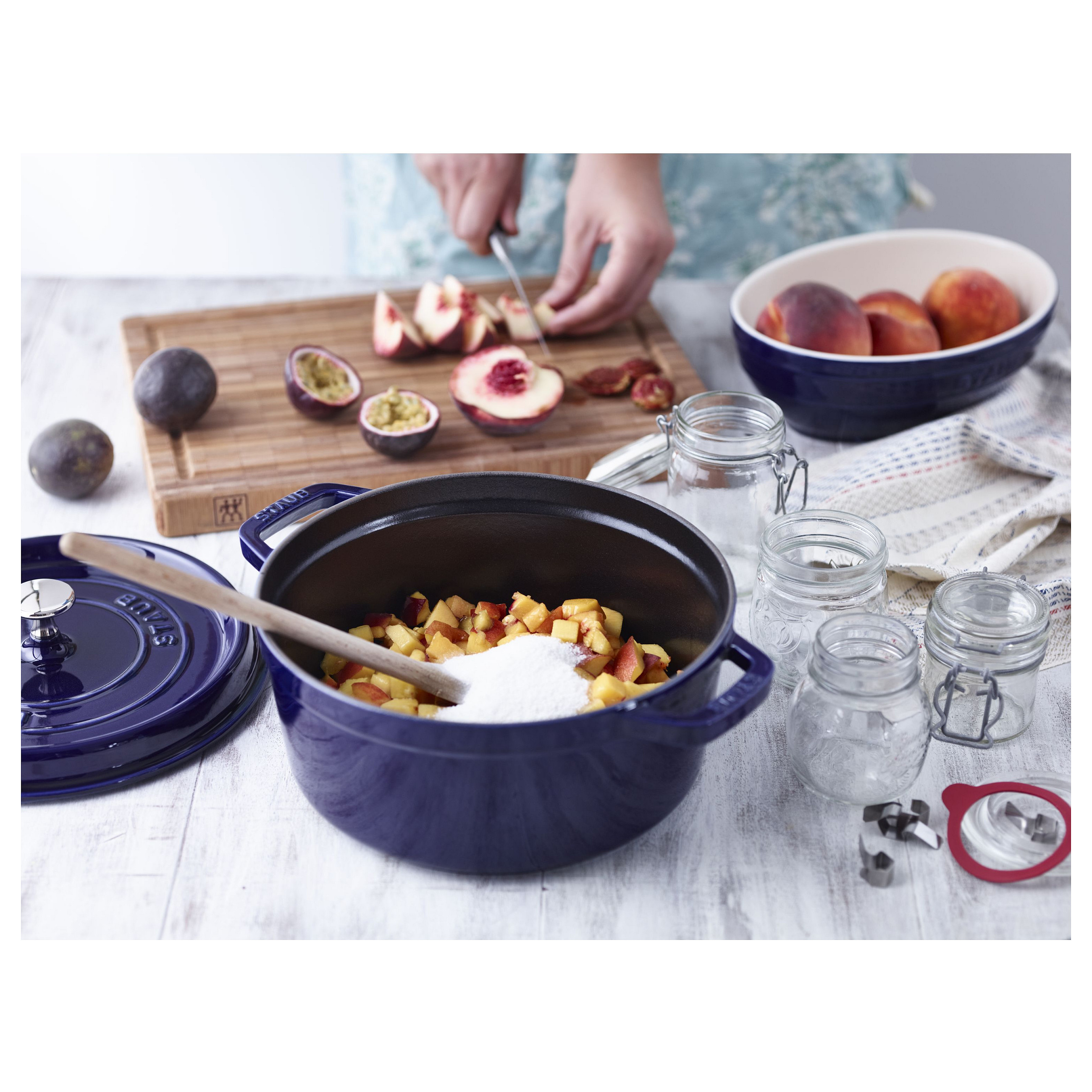 STAUB La Cocotte okrugli lonac od lijevanog željeza 24 cm, tamno plava boja-4