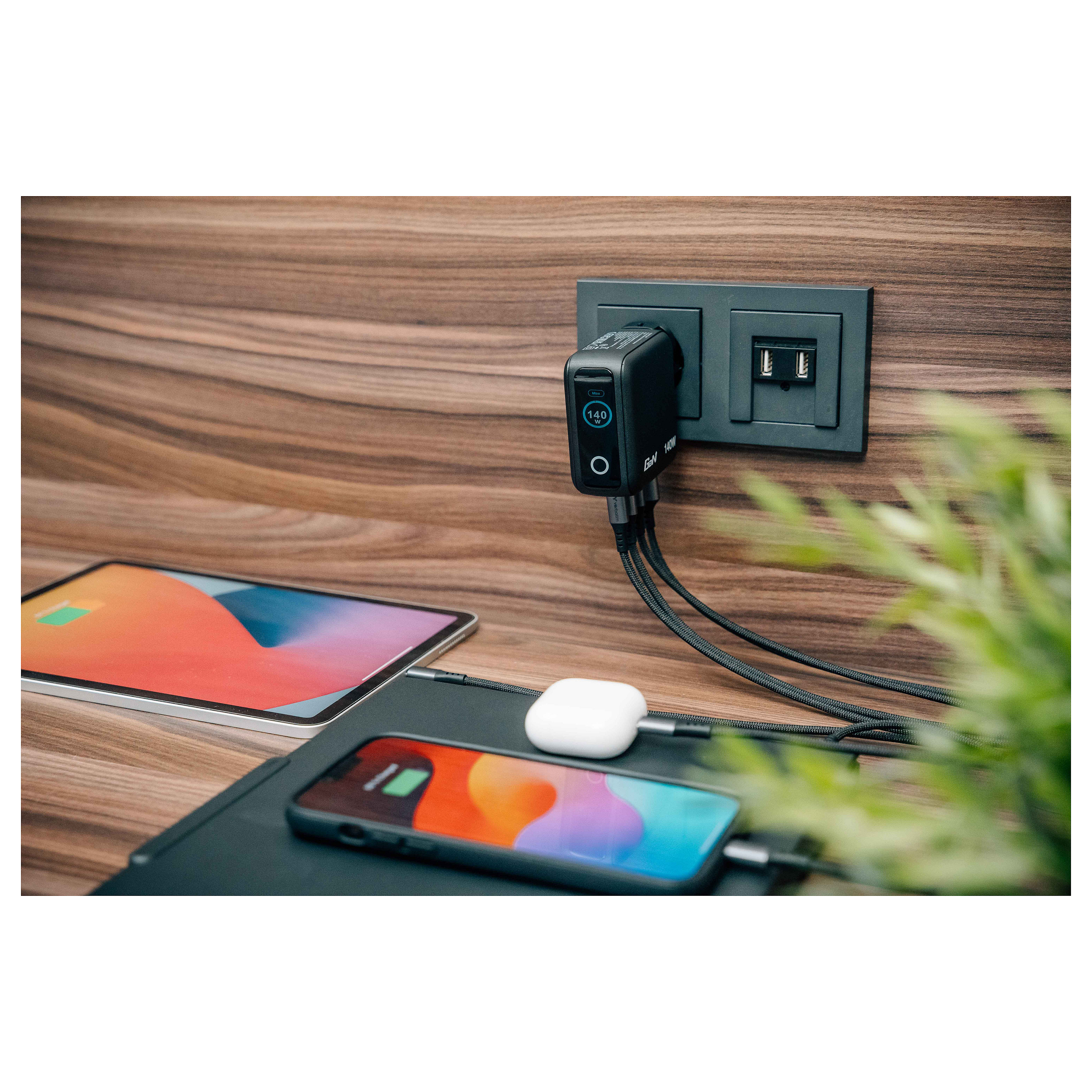 Mrežni punjač VERBATIM 140W 4-Port GaN III s ekranom-10