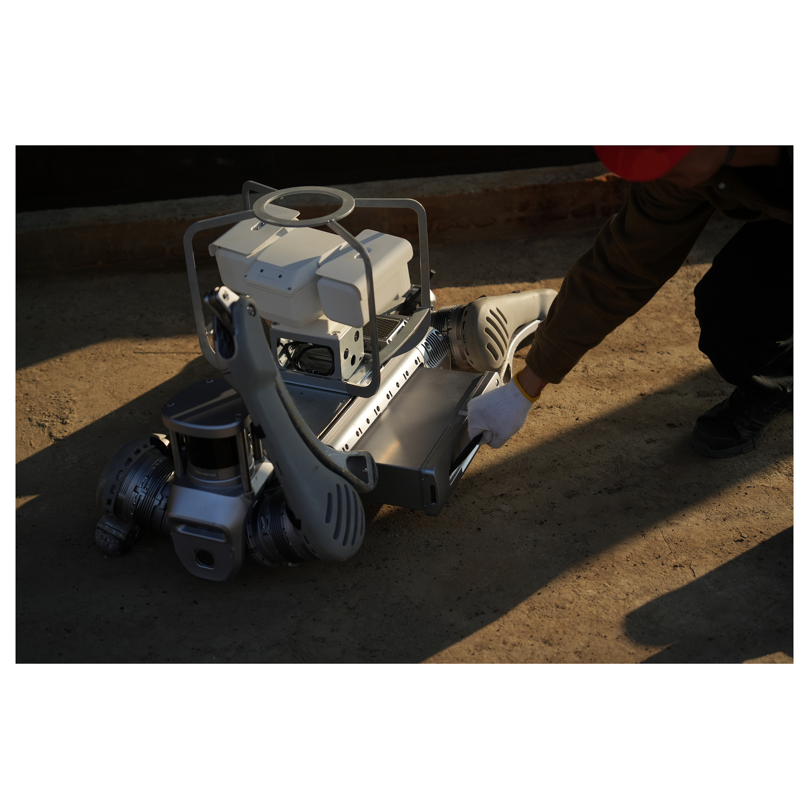 Robotski pas UNITREE B2-9