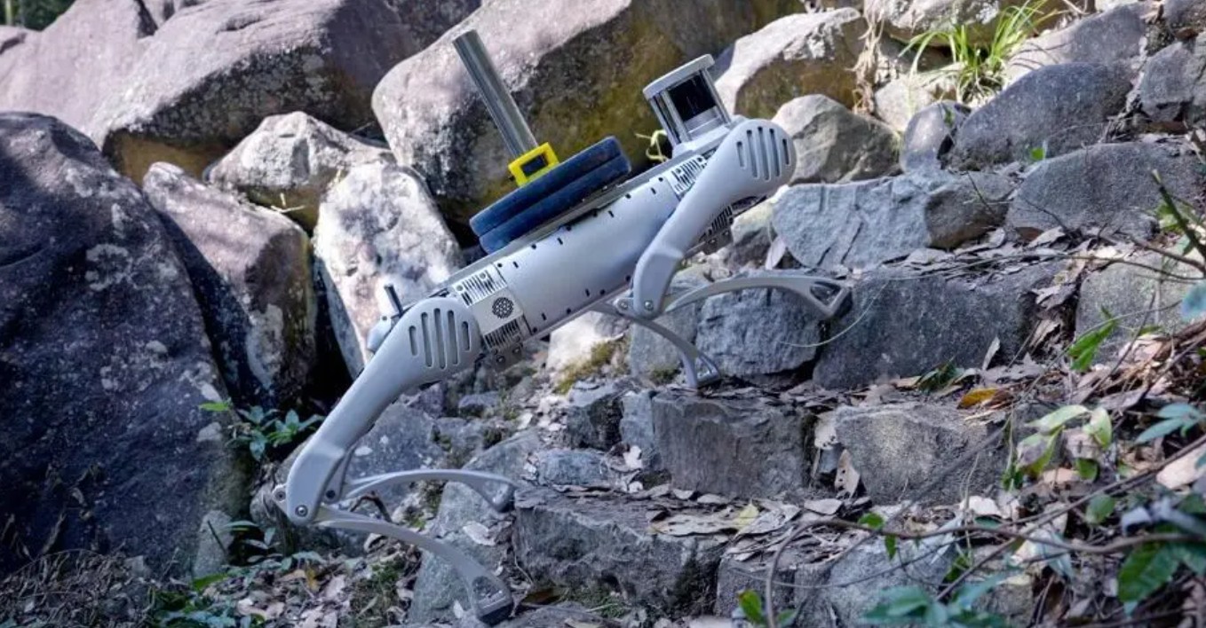 Robotski pas UNITREE B2-4
