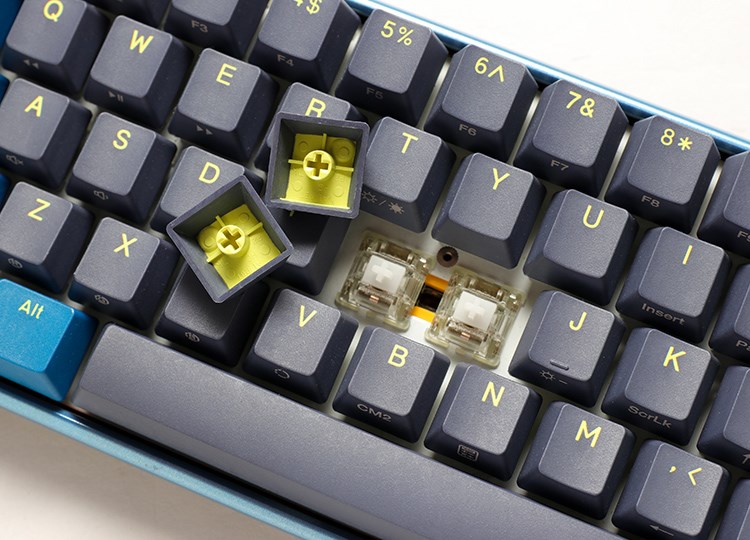 Mehanička tipkovnica DUCKY One 3 Daybreak Mini (Cherry MX Brown, DE layout)-1