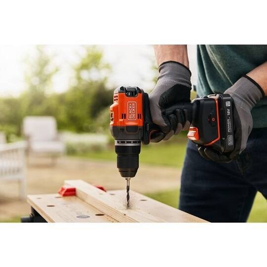 Aku udarna bušilica BLACK+DECKER 18V (2x 1.5Ah baterija, kofer) BDCHD18KB-QW-1