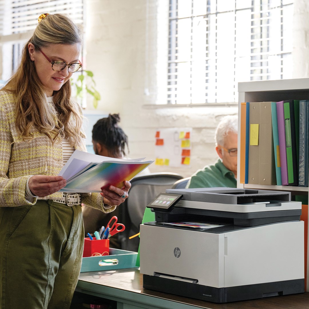 Multifunkcijski printer HP LaserJet Pro 3302fdw (laserski, u boji, ispis/kopiranje/skeniranje/fax, duplex, Wi-Fi)-1