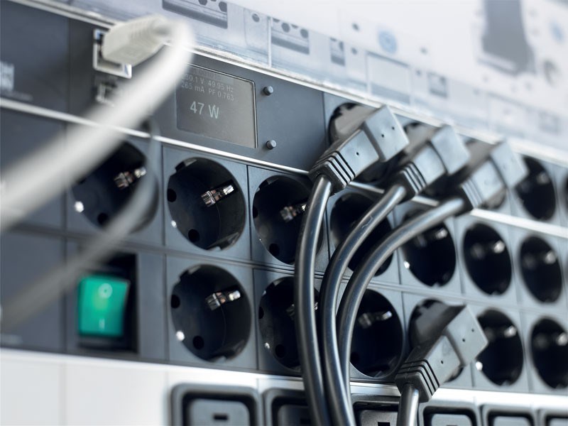 Letva s utičnicama BACHMANN 333.402 za 19" rack, 8 utičnica, 2m-0