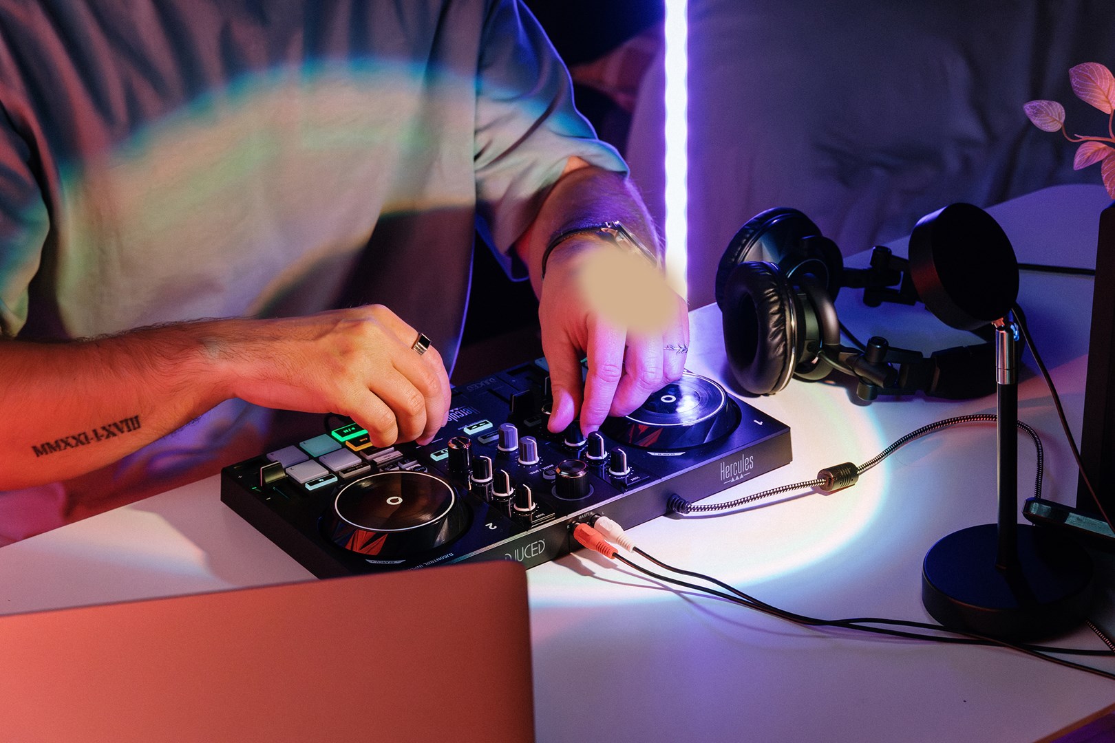 DJ kontroler HERCULES DJControl Inpulse 200 MK2-8