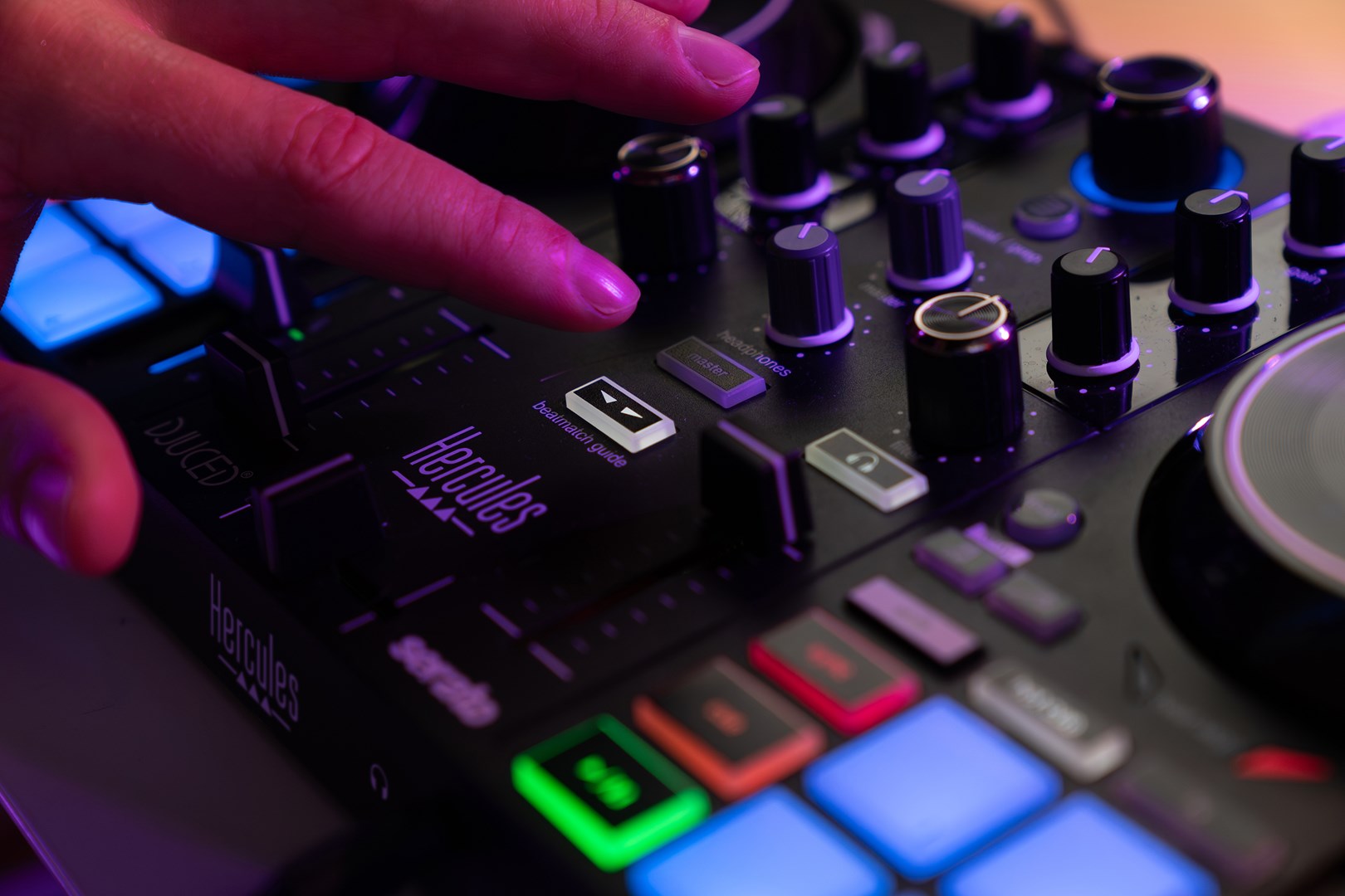 DJ kontroler HERCULES DJControl Inpulse 200 MK2-9