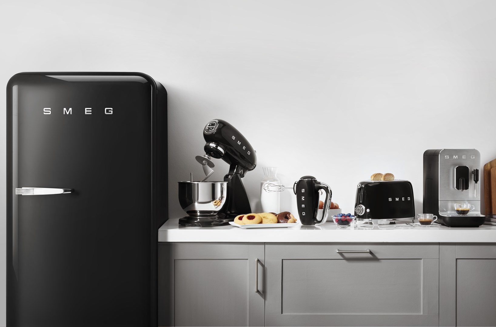 Automatski aparat za kavu SMEG BCC11BLMEU crna boja-20