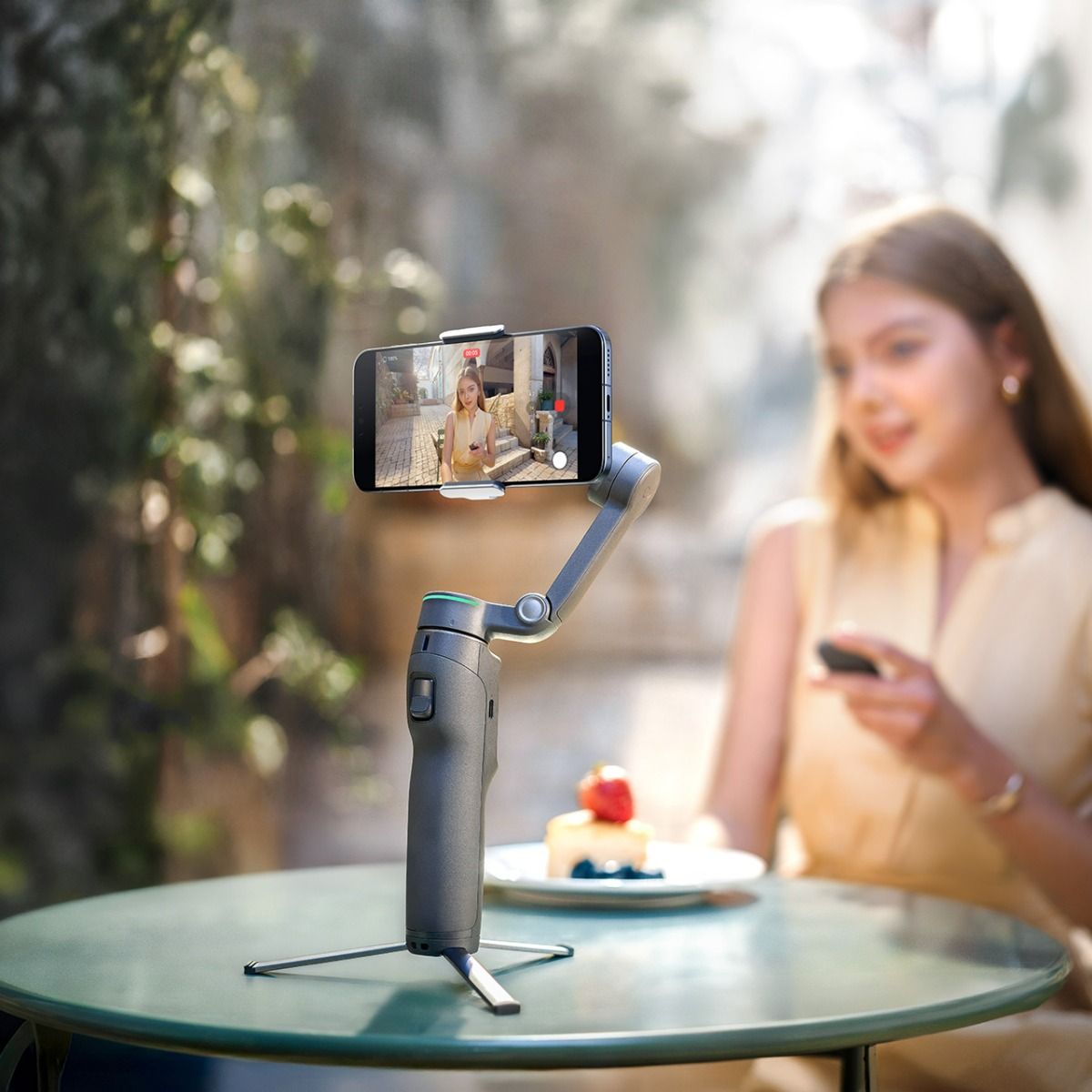 Gimbal stabilizator DJI Osmo Mobile 8P Standard Combo (ActiveTrack 8.0, 3-osna stabilizacija, ugrađena teleskopska šipka, siva boja)-6