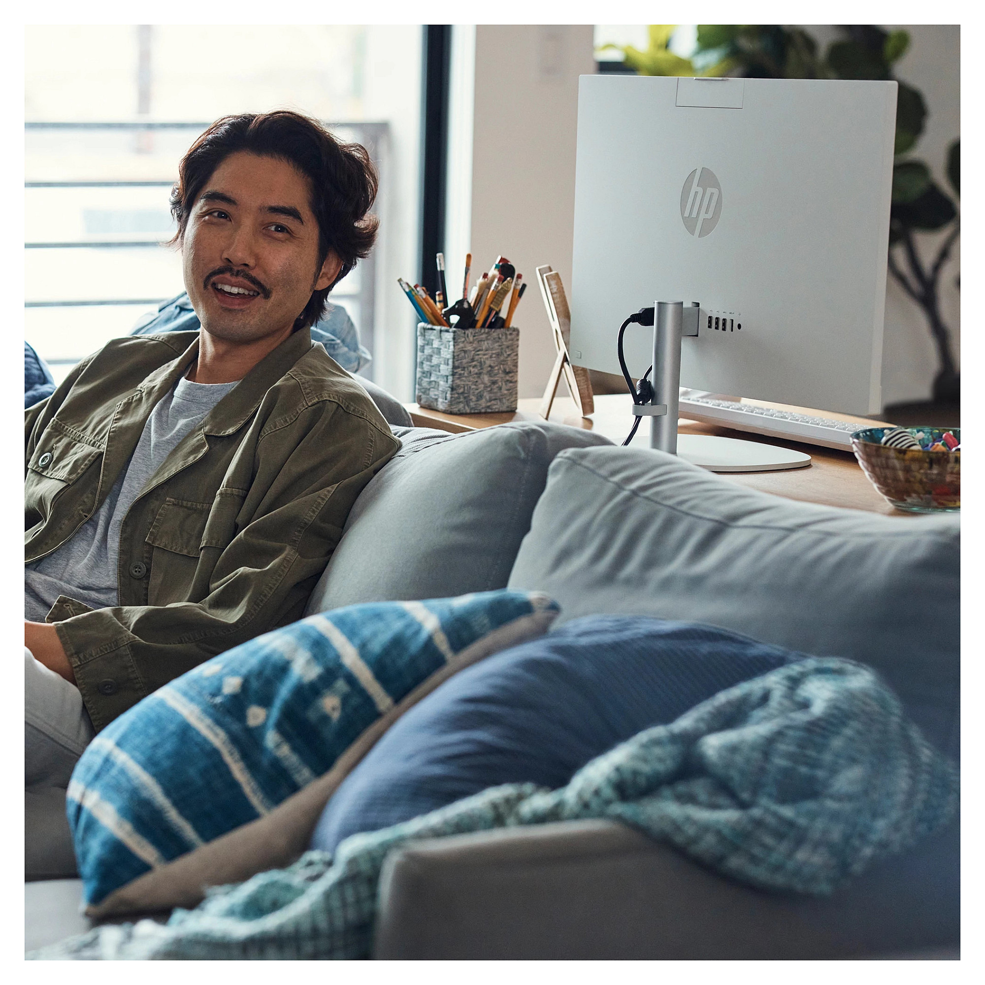 AIO računalo HP All-in-One 24-cr0109ng (23.8" IPS, Full HD, AMD Ryzen 5 7520U, 16GB RAM, 512GB SSD, AMD Radeon 610M, Windows 11 Home, bijela)-17