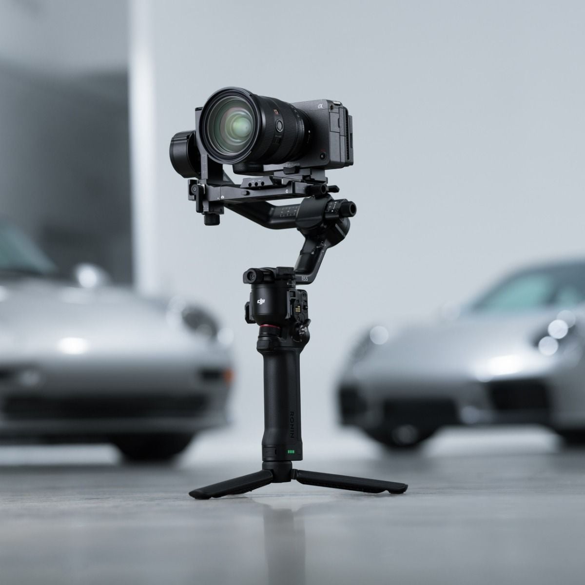 Gimbal stabilizator DJI RS 5 (3-osna stabilizacija, nosivost do 3 kg, do 14 h rada, crna boja)-5