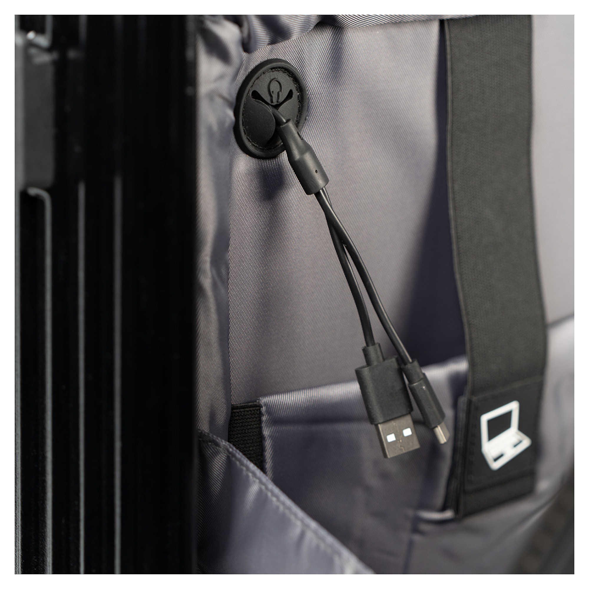 Prijenosni zvučnik REALPOWER HGP-1 Suitcase crna boja-7