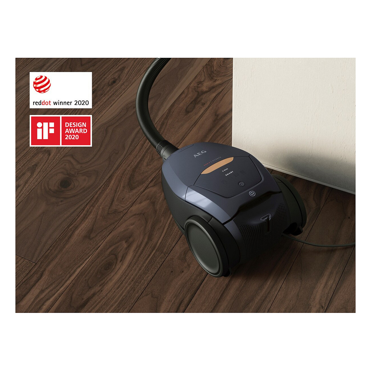 Usisavač s vrećicom AEG VX82-1-5DB-12