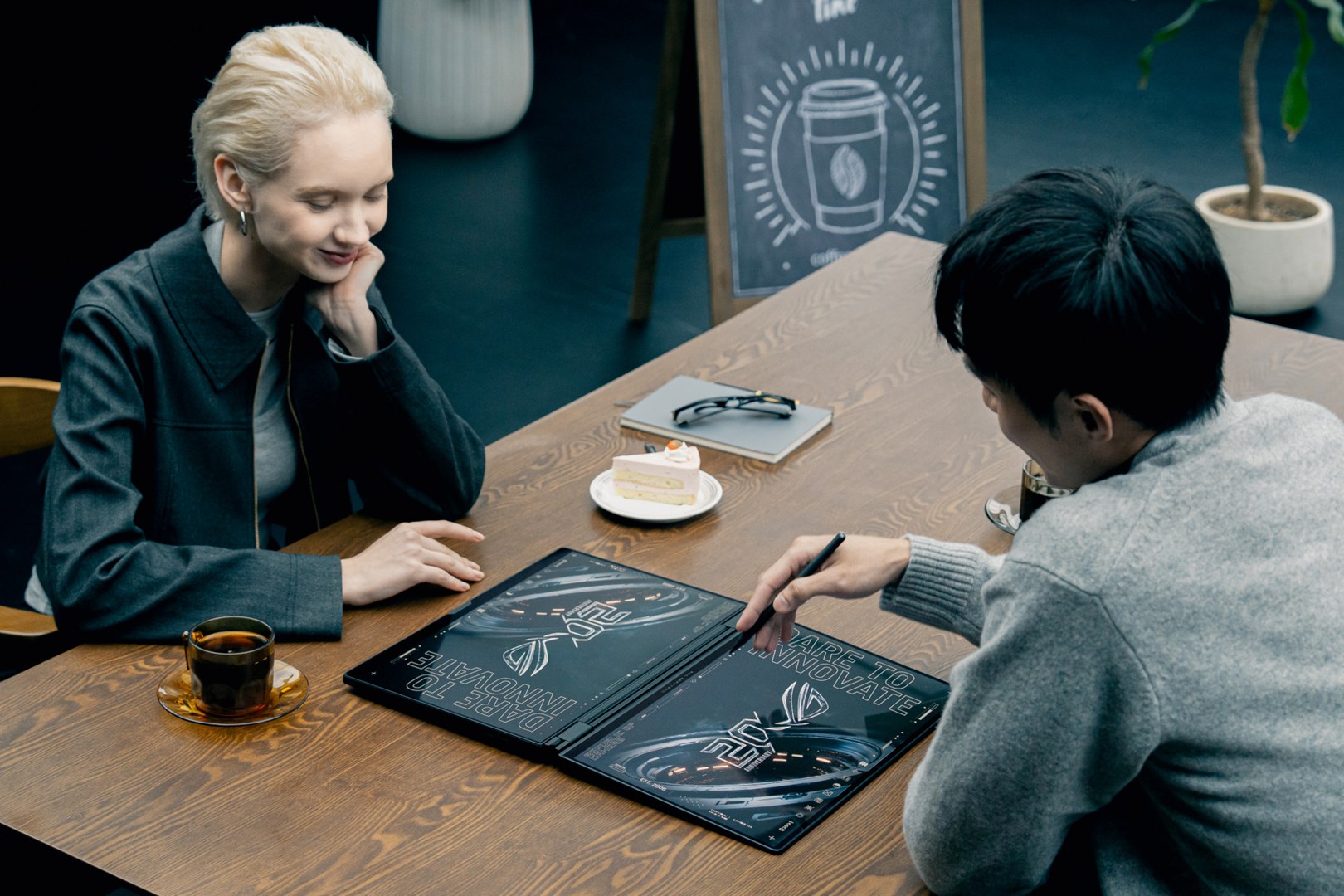 Laptop ASUS ROG Zephyrus Duo 16 GX651AX-U9322X (16.0", OLED, 3K, Intel Core Ultra 9 386H, 32GB, 2TB SSD, NVIDIA GeForce RTX 5090 24GB, Windows 11 Pro, Non-HR tipkovnica, Stellar Grey)-46