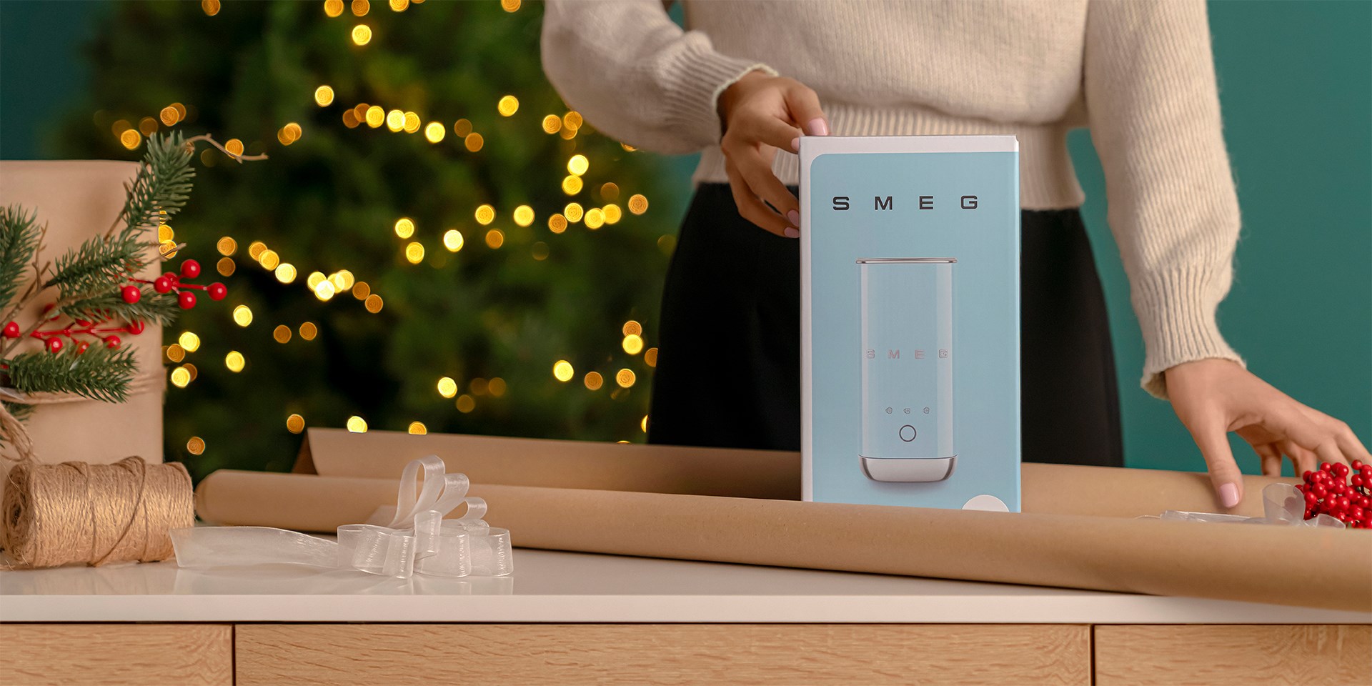 Pjenilica za mlijeko SMEG MFF02 bijela boja-3