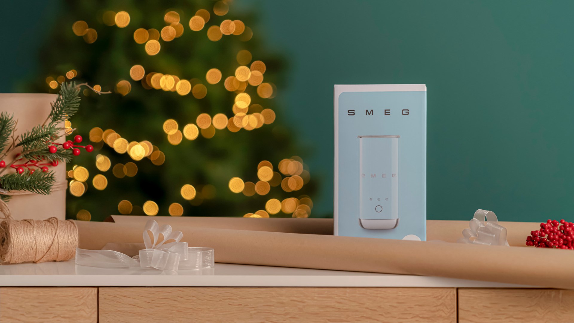Pjenilica za mlijeko SMEG MFF02 bijela boja-24