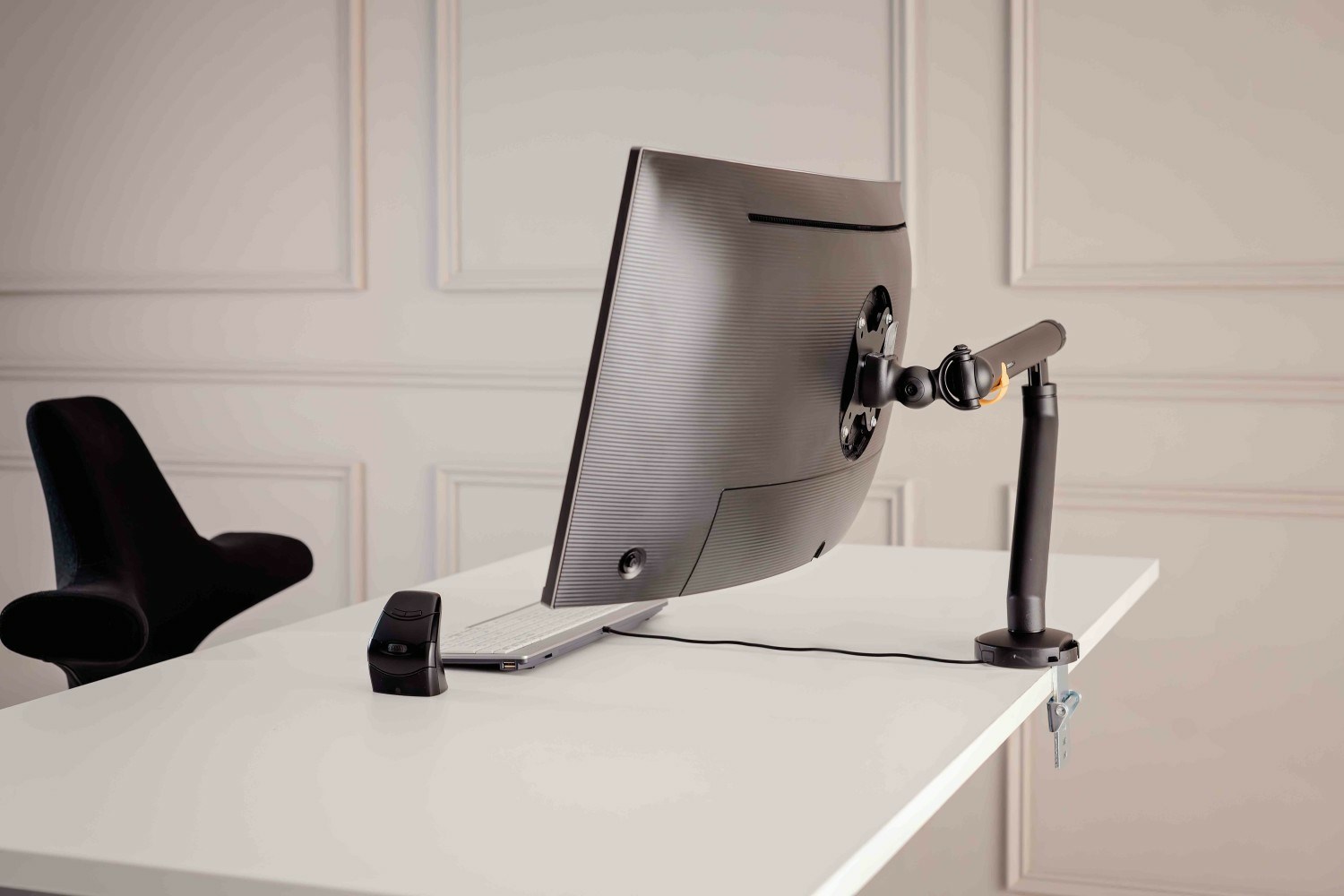 Nosač za monitor BAKKERELKHUIZEN BE Flexible Single crna boja-1