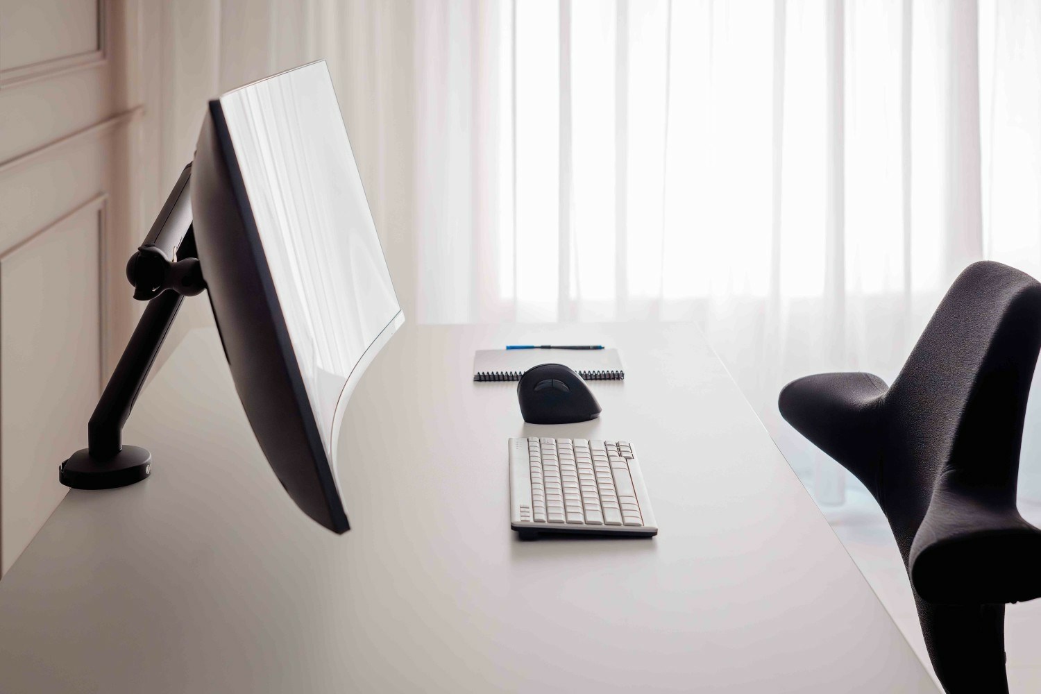 Nosač za monitor BAKKERELKHUIZEN BE Flexible Single crna boja-4