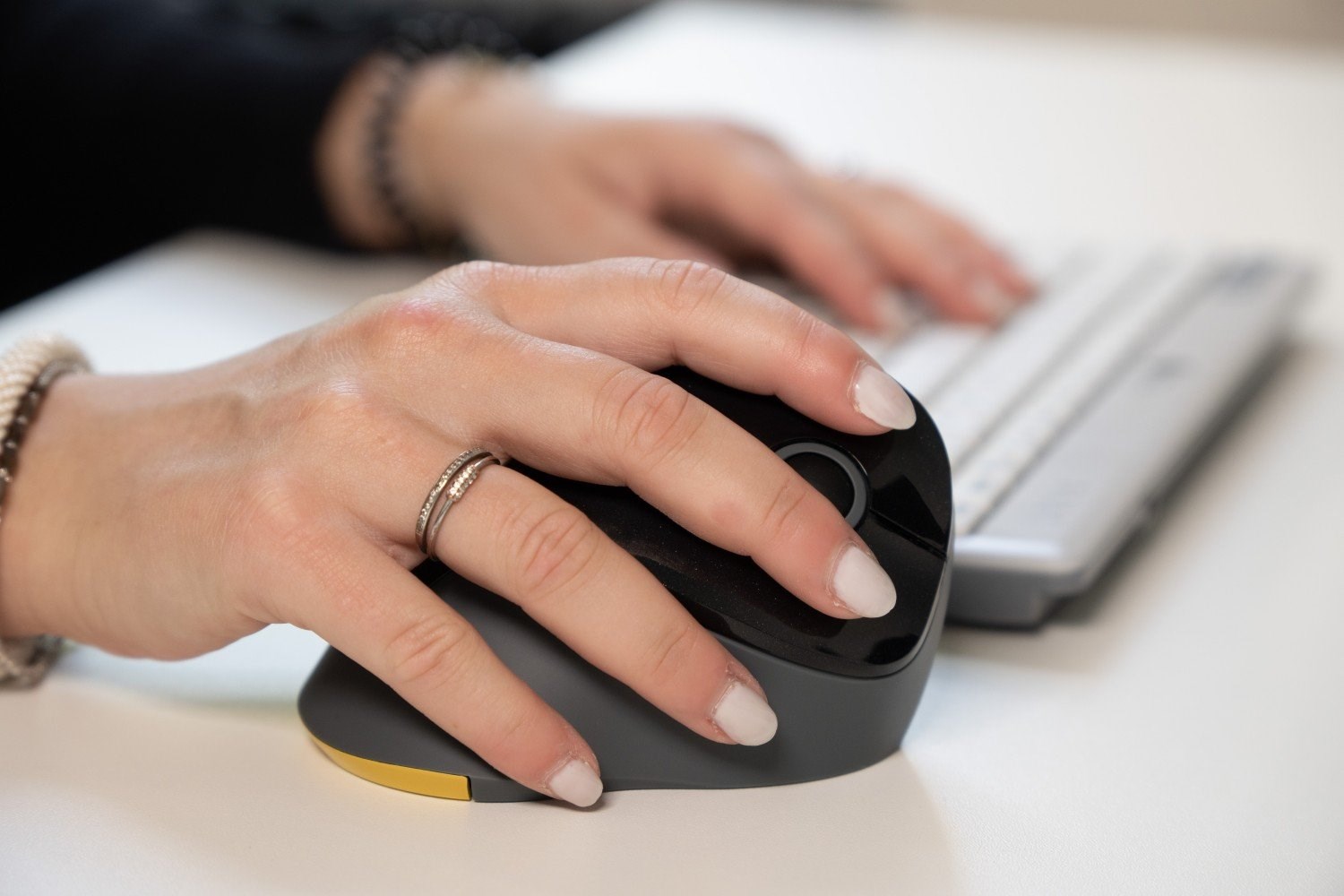Ergonomski bežični miš BAKKERELKHUIZEN PRF Mouse Wireless, tamno siva boja-9