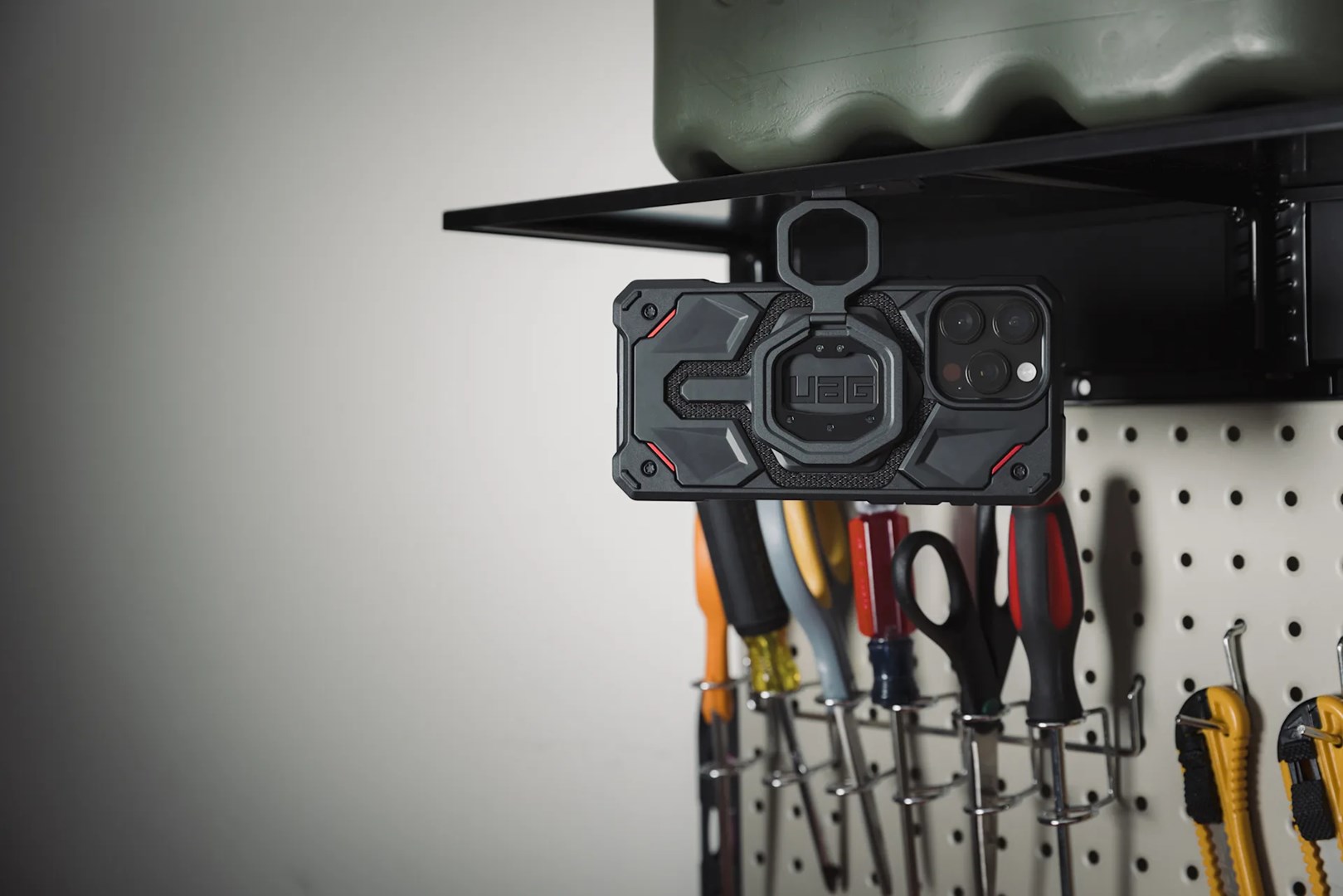 Urban Armor Gear Monarch Mag2 Dual Magnetic Ring Stand Kickstand-10