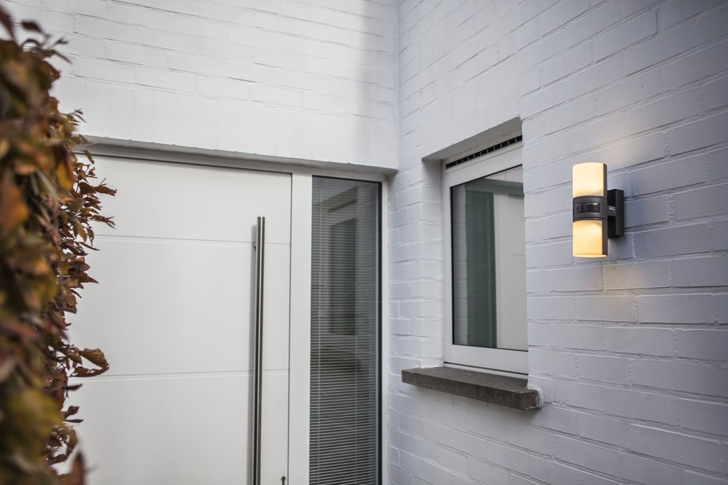 Vanjska zidna LED svjetiljka LUTEC CYRA 11W 850lm 3000K (antracit siva boja)-1