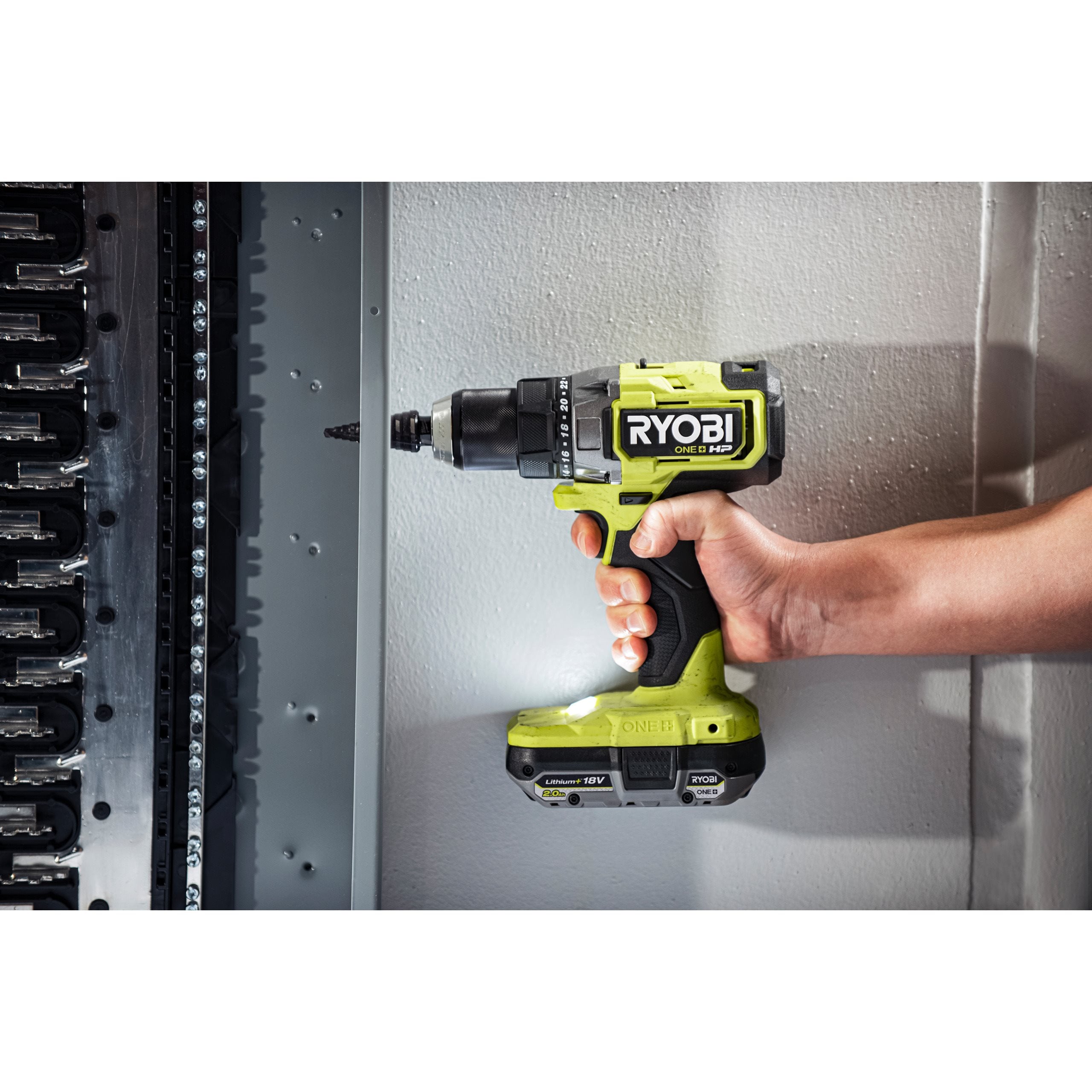 Set baterija RYOBI 18V ONE+ (4.0Ah + 2.0Ah) RB18242X-2