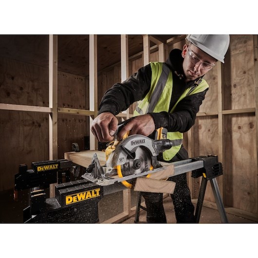 DeWALT DCS565P2-QW portable circular saw-4