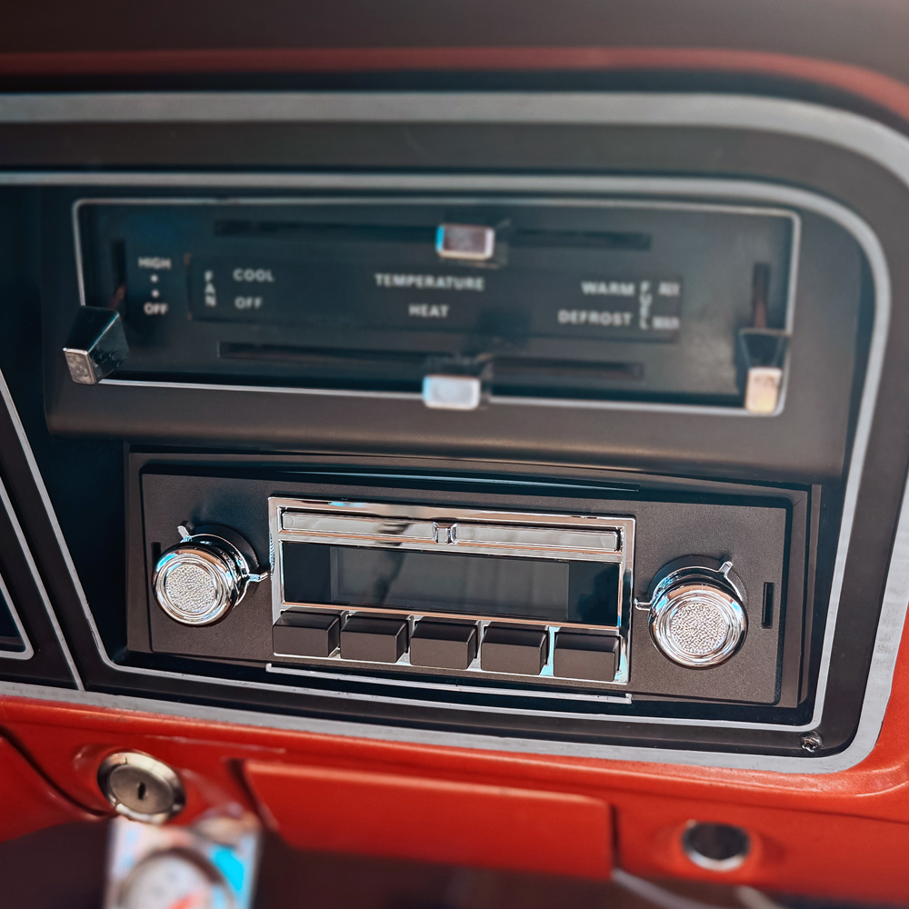 Display jedinica RETROSOUND Liberty s gumbima i DIN setom za montažu-9