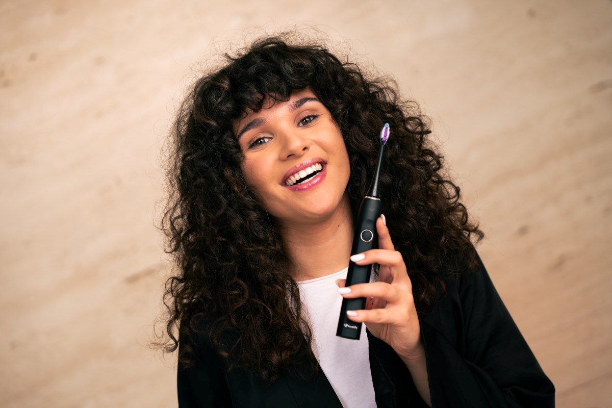Sonična četkica za zube TRUELIFE SonicBrush Clean70 UV, crna boja-3
