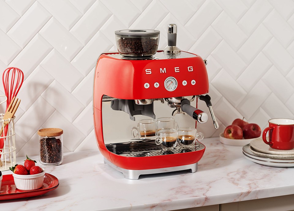 Smeg 50's Style Espresso Coffee Machine EGF03RDEU Red-28