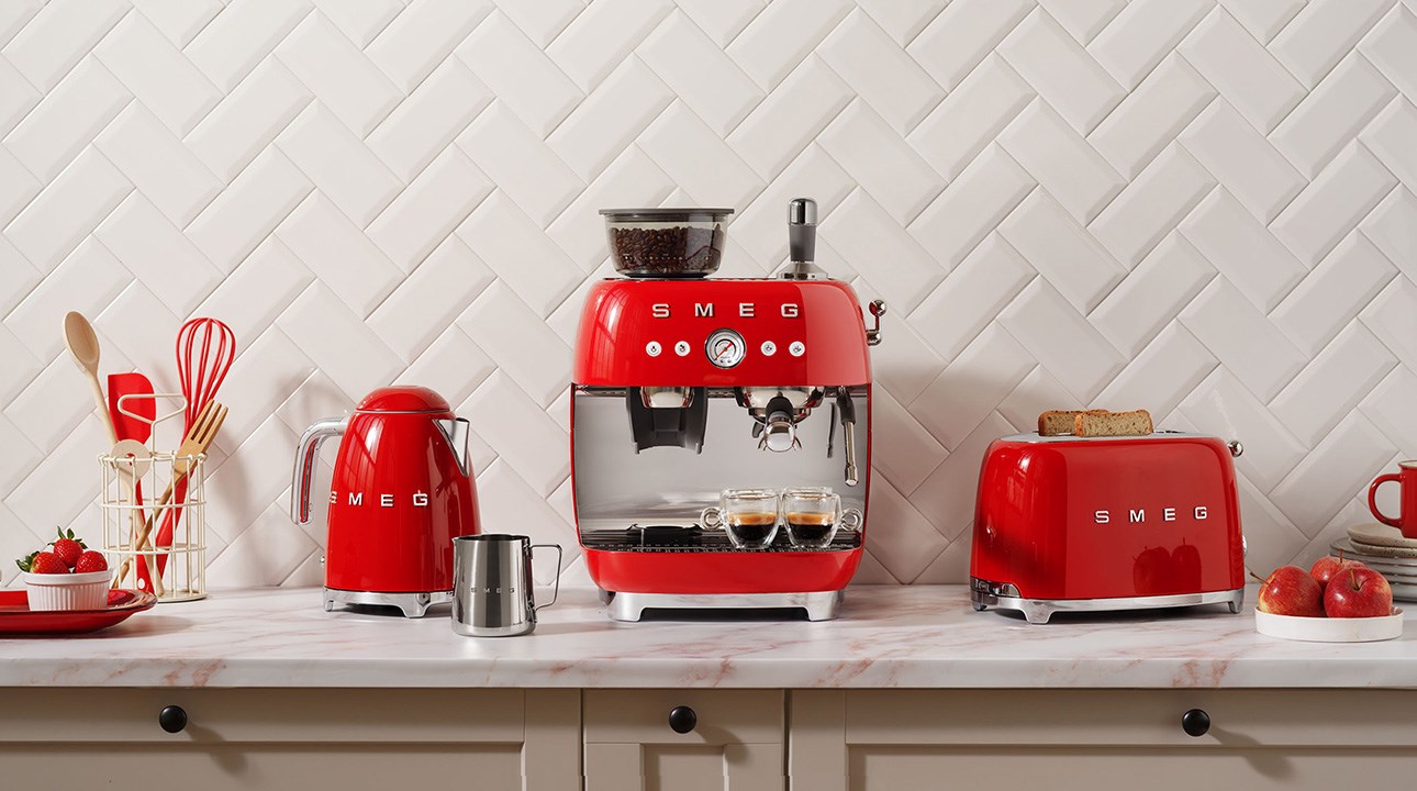 Smeg 50's Style Espresso Coffee Machine EGF03RDEU Red-18