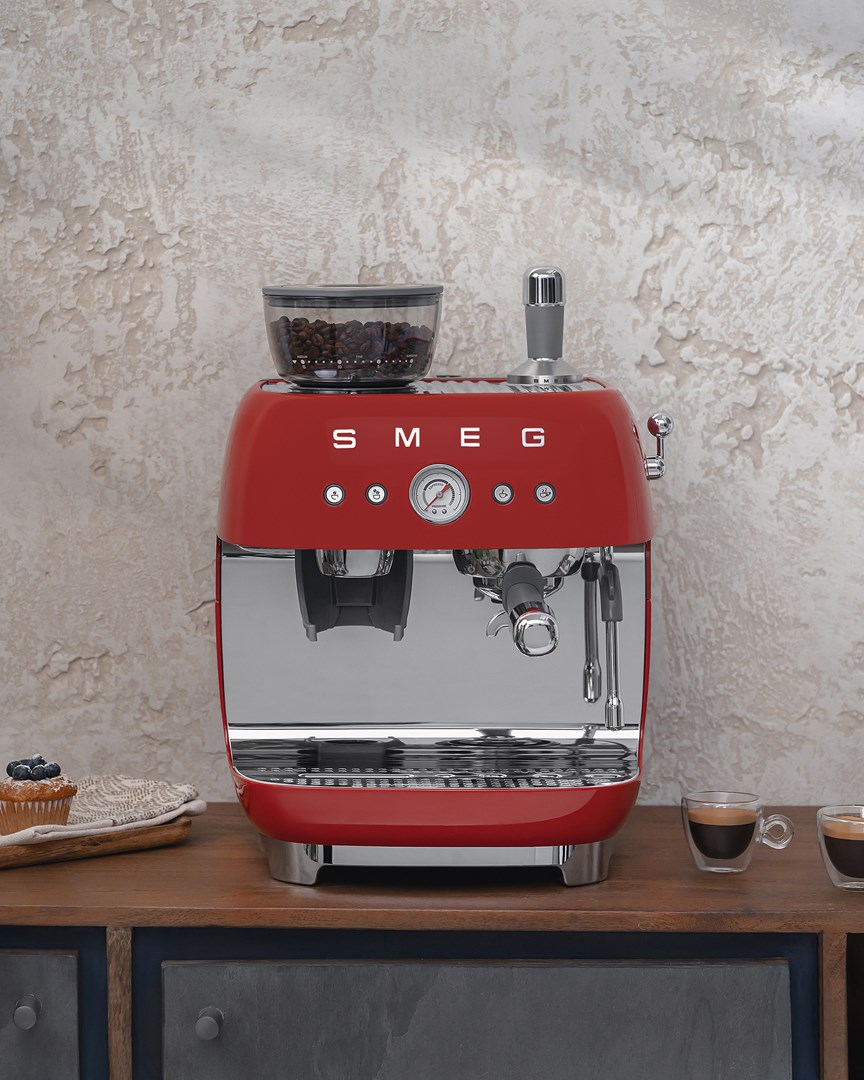 Smeg 50's Style Espresso Coffee Machine EGF03RDEU Red-17