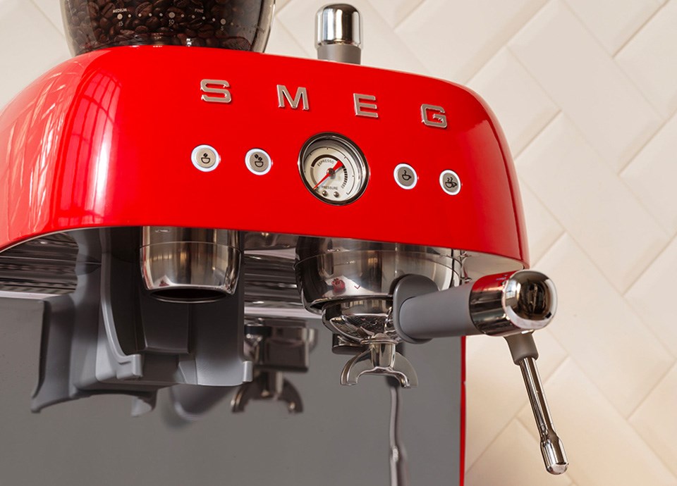 Smeg 50's Style Espresso Coffee Machine EGF03RDEU Red-29