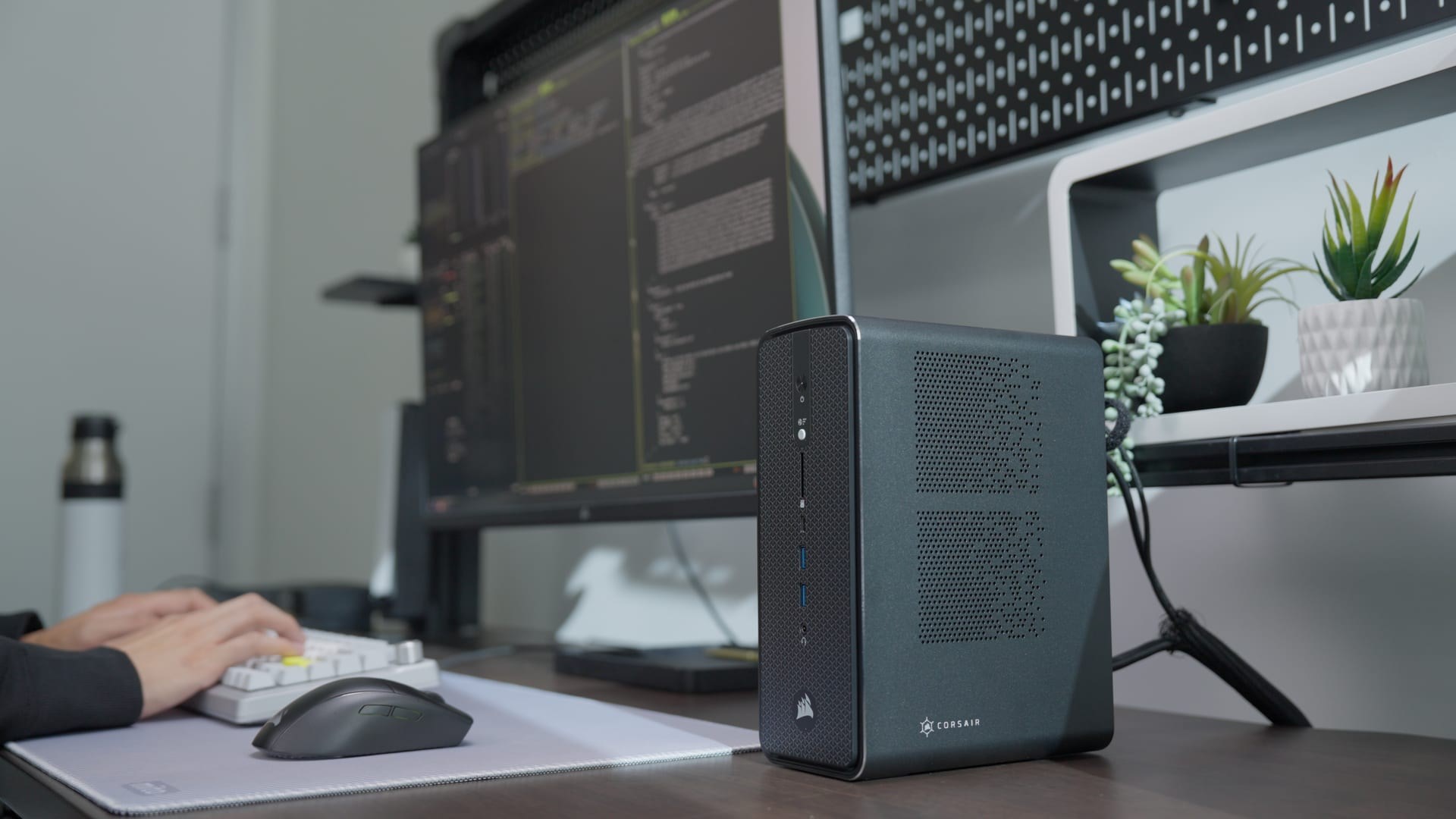 Corsair AI WORKSTATION 300 DESKTOP PC Copilot+ PC AMD Ryzen AI Max+ PRO 395 128 GB LPDDR5x-SDRAM 2x2 TB SSD Windows 11 Home SFF Black-4